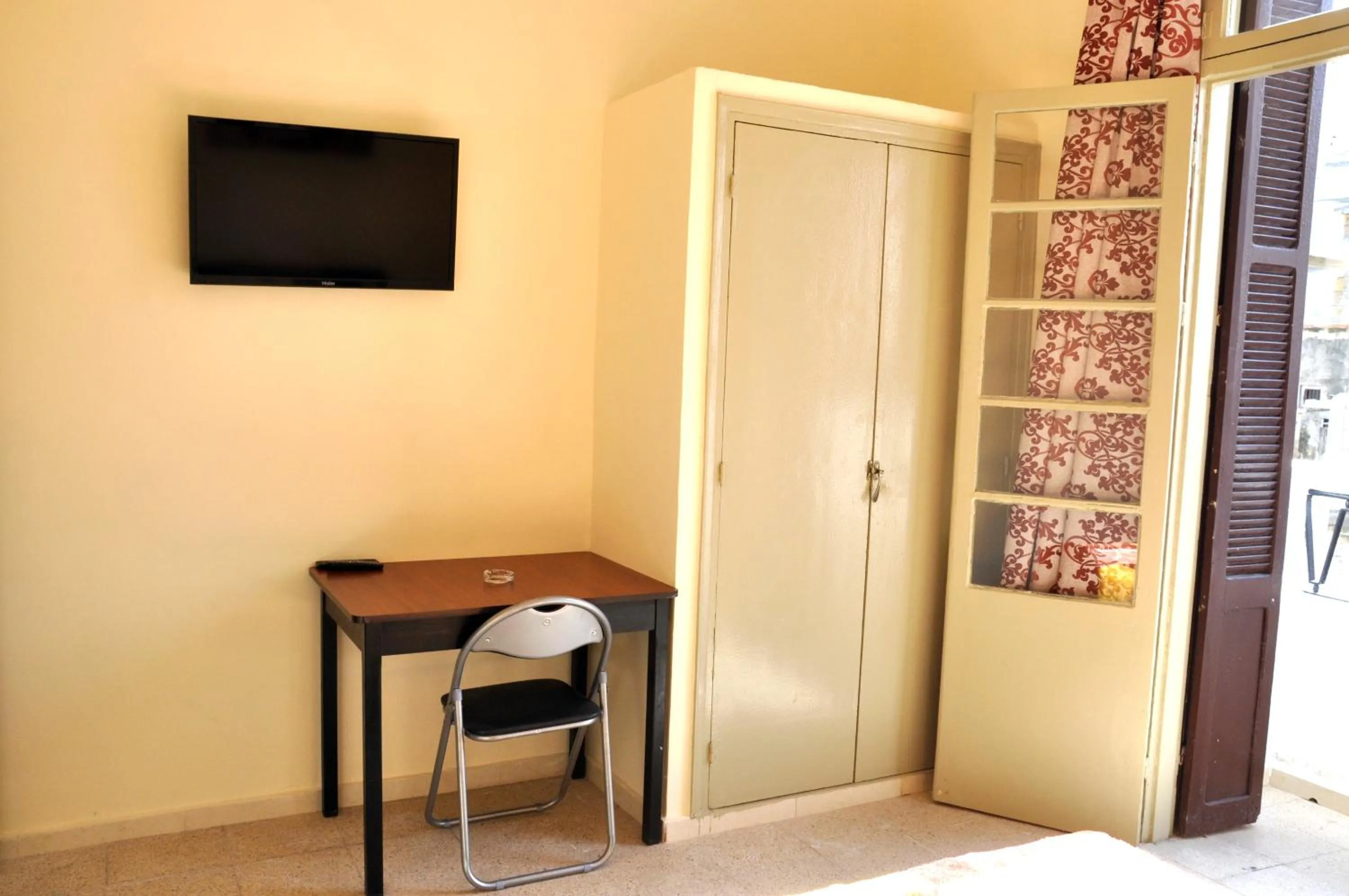 TV/Entertainment Center in Hotel Mauritania