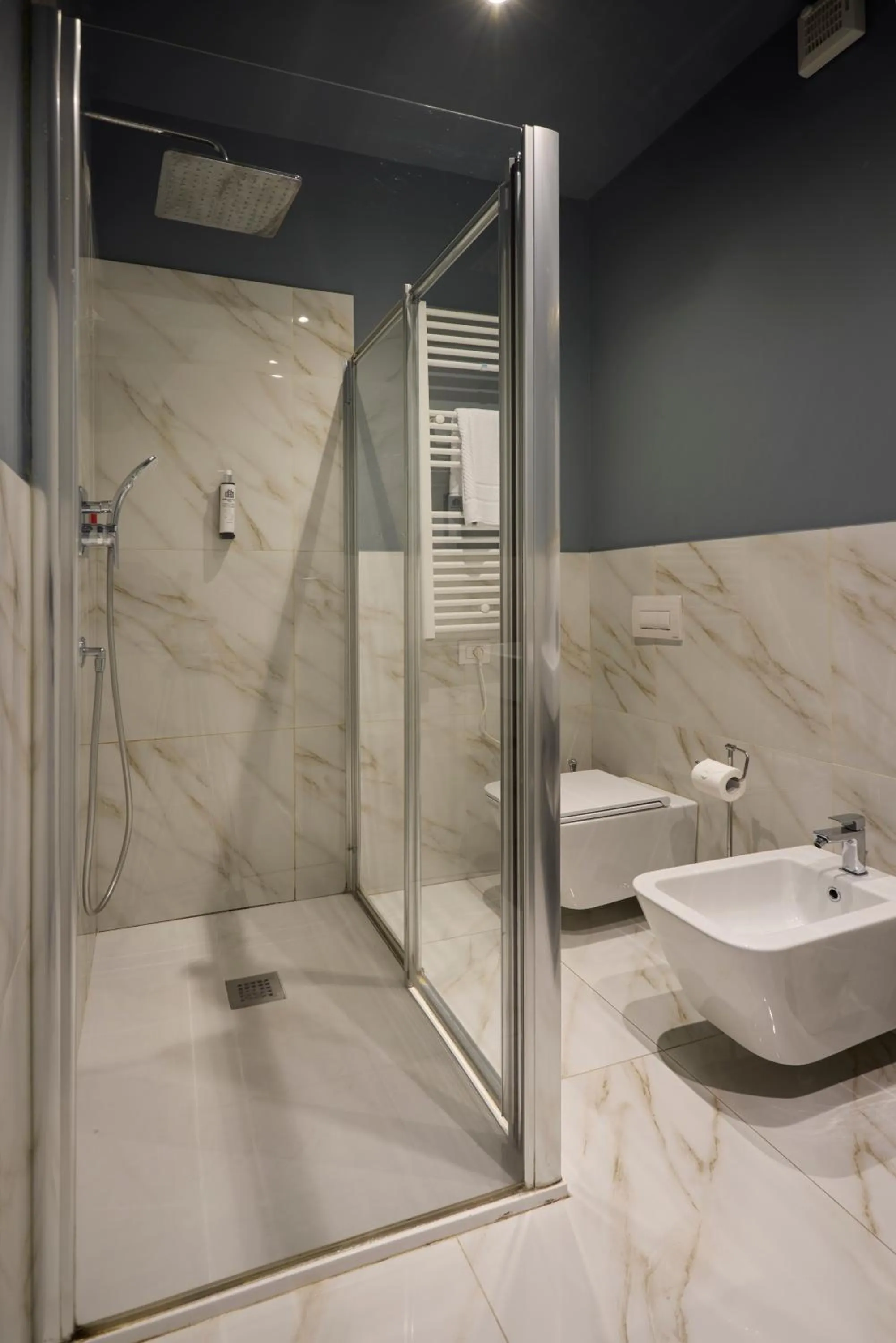 Shower in LUMERA STAY - Solferino
