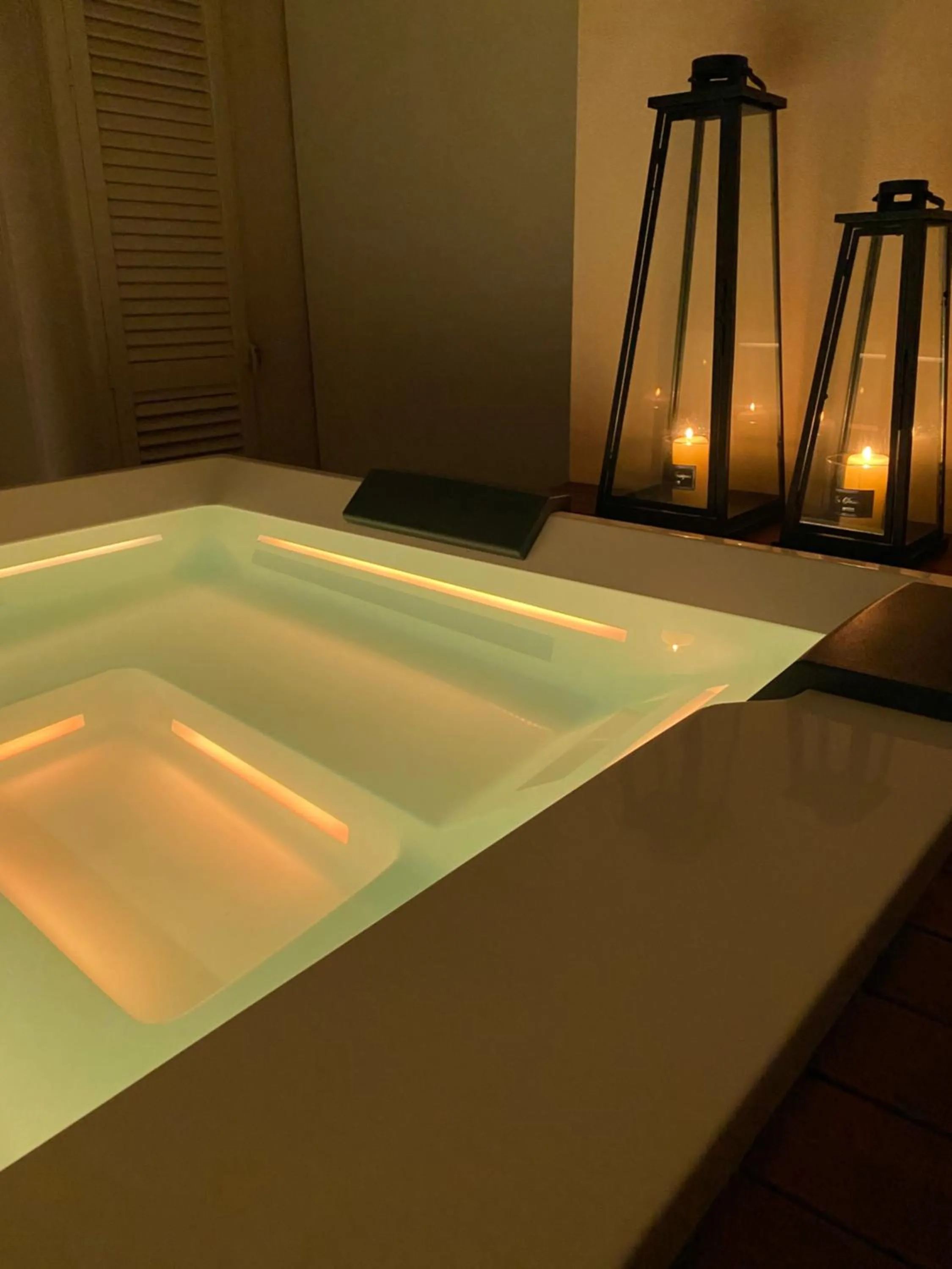 Hot Tub in SETTANNI Sea Suites