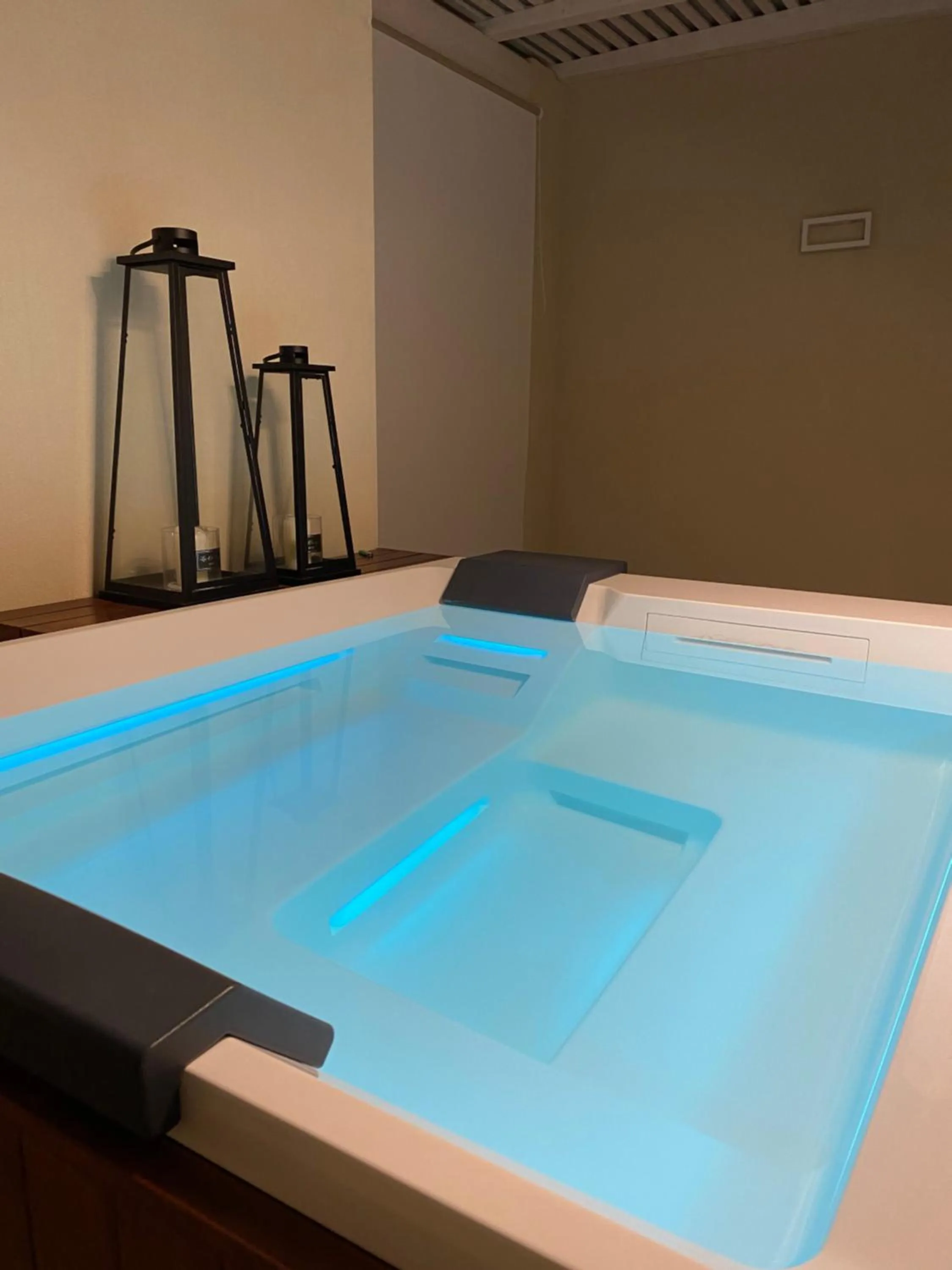 Hot Tub in SETTANNI Sea Suites