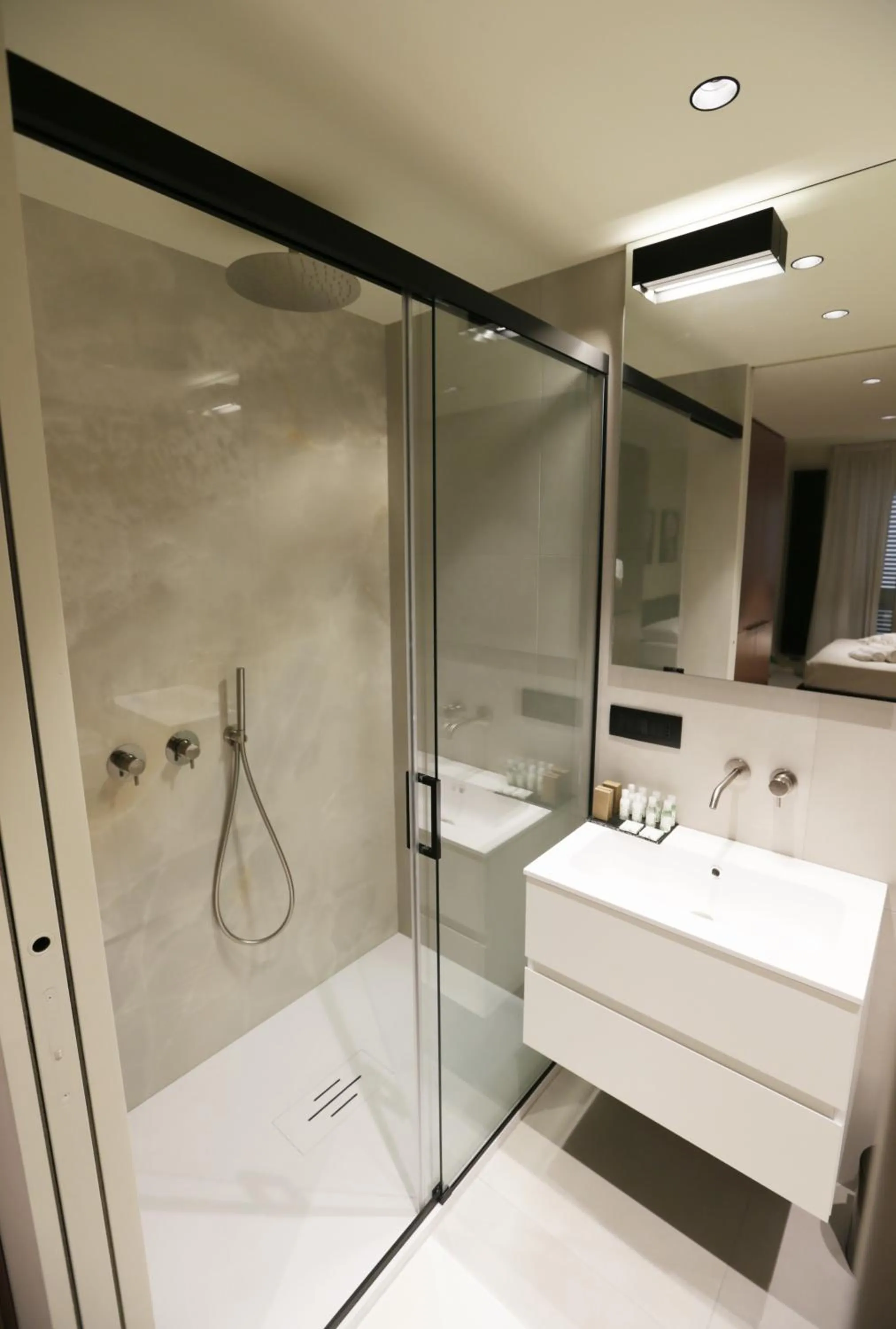 Shower in SETTANNI Sea Suites