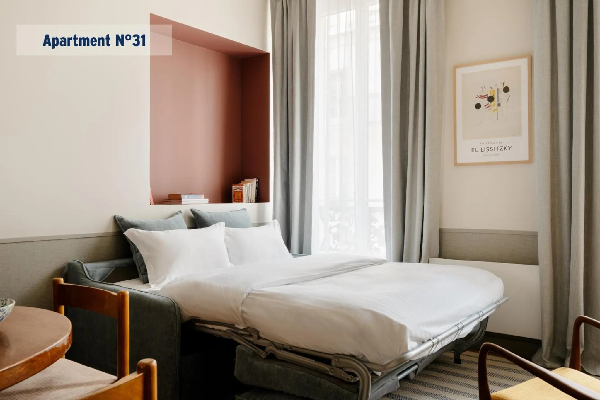 Living room, Bed in Edgar Suites Saint-Lazare - Amsterdam