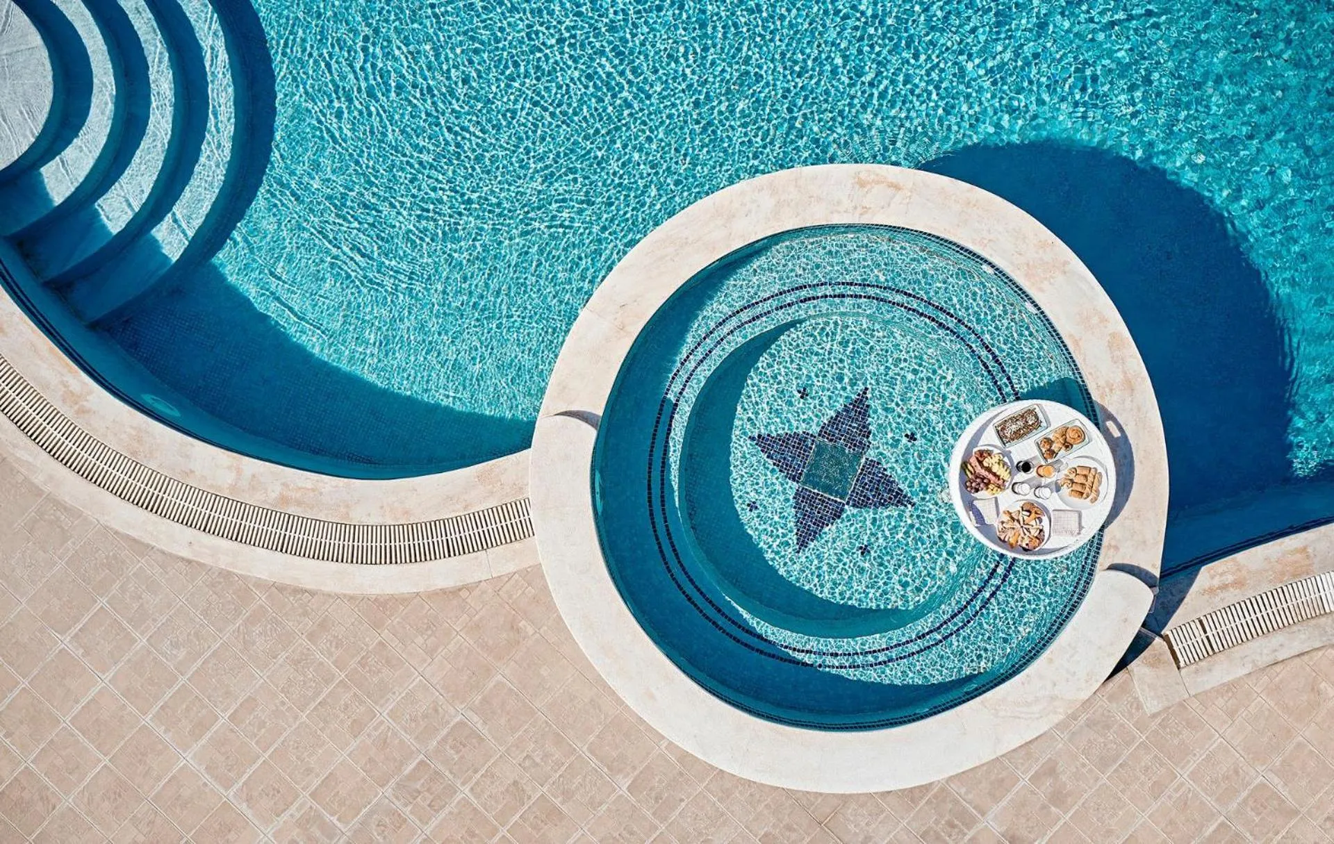 Swimming pool in Santa Maria Luxury Suites & Spa