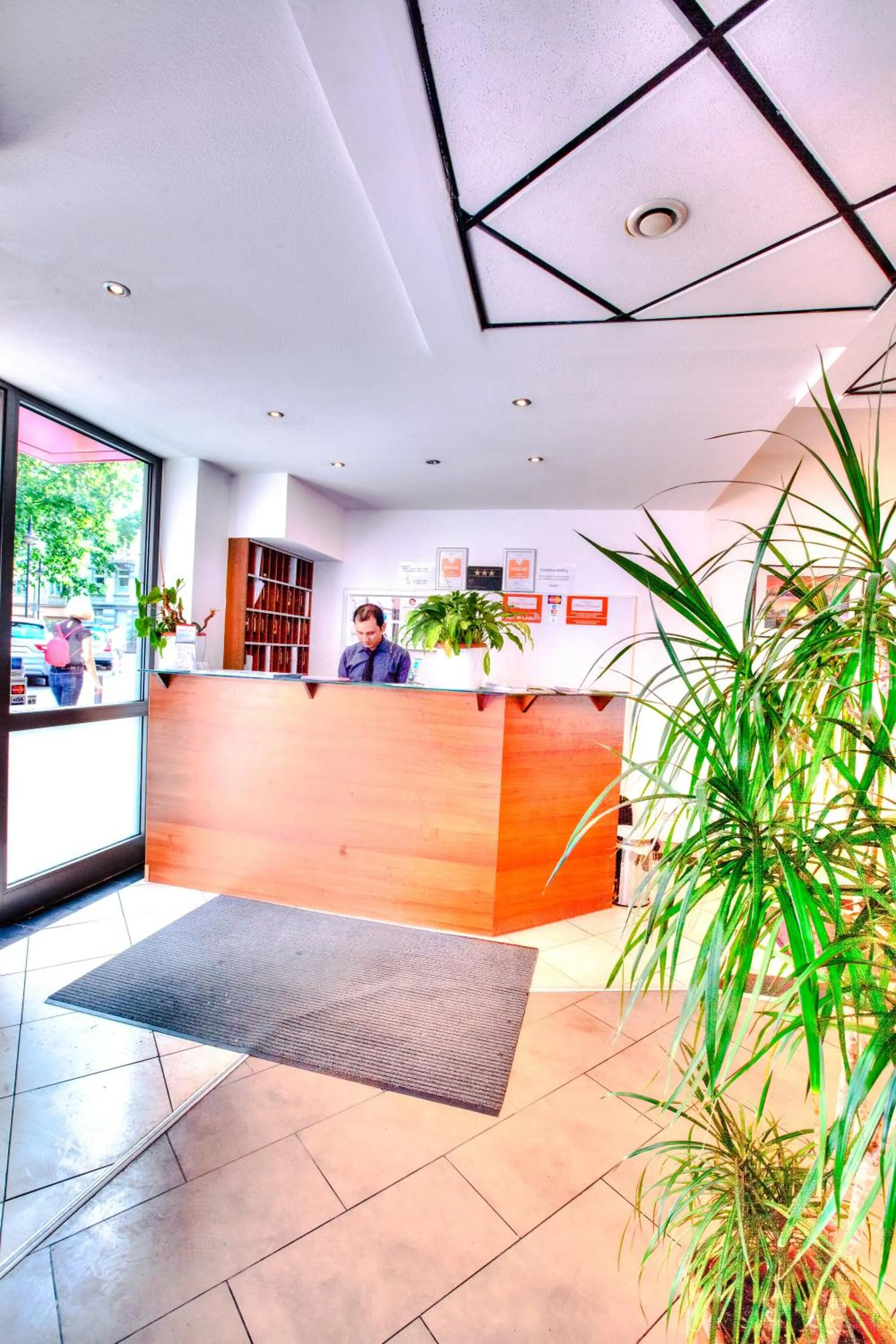 Day, Lobby/Reception in Hotel Himalaya Frankfurt City Messe