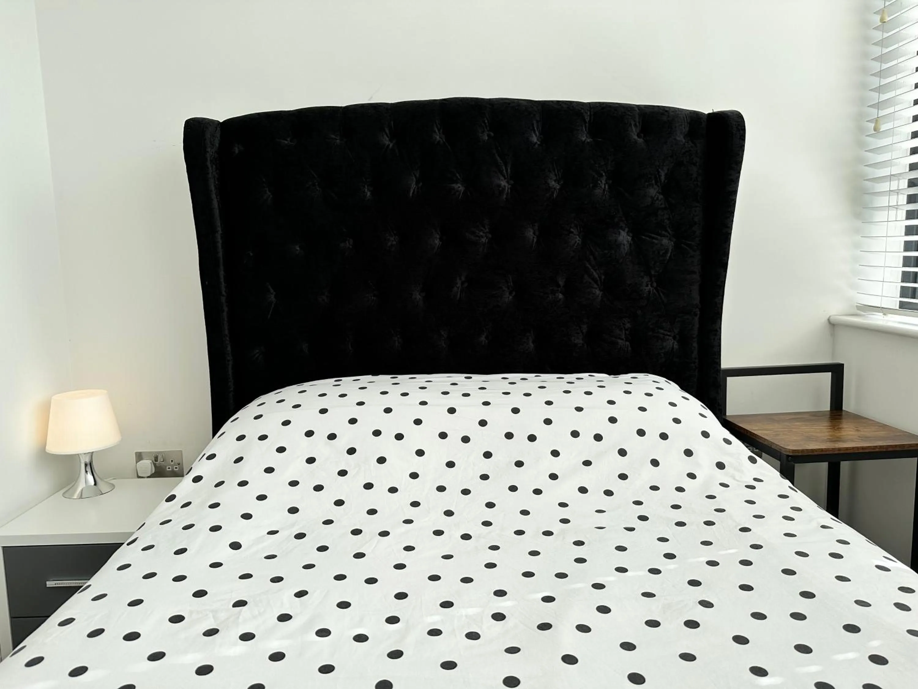 Bed in Comfort Stay Apartment in the heart of Haywards Heath