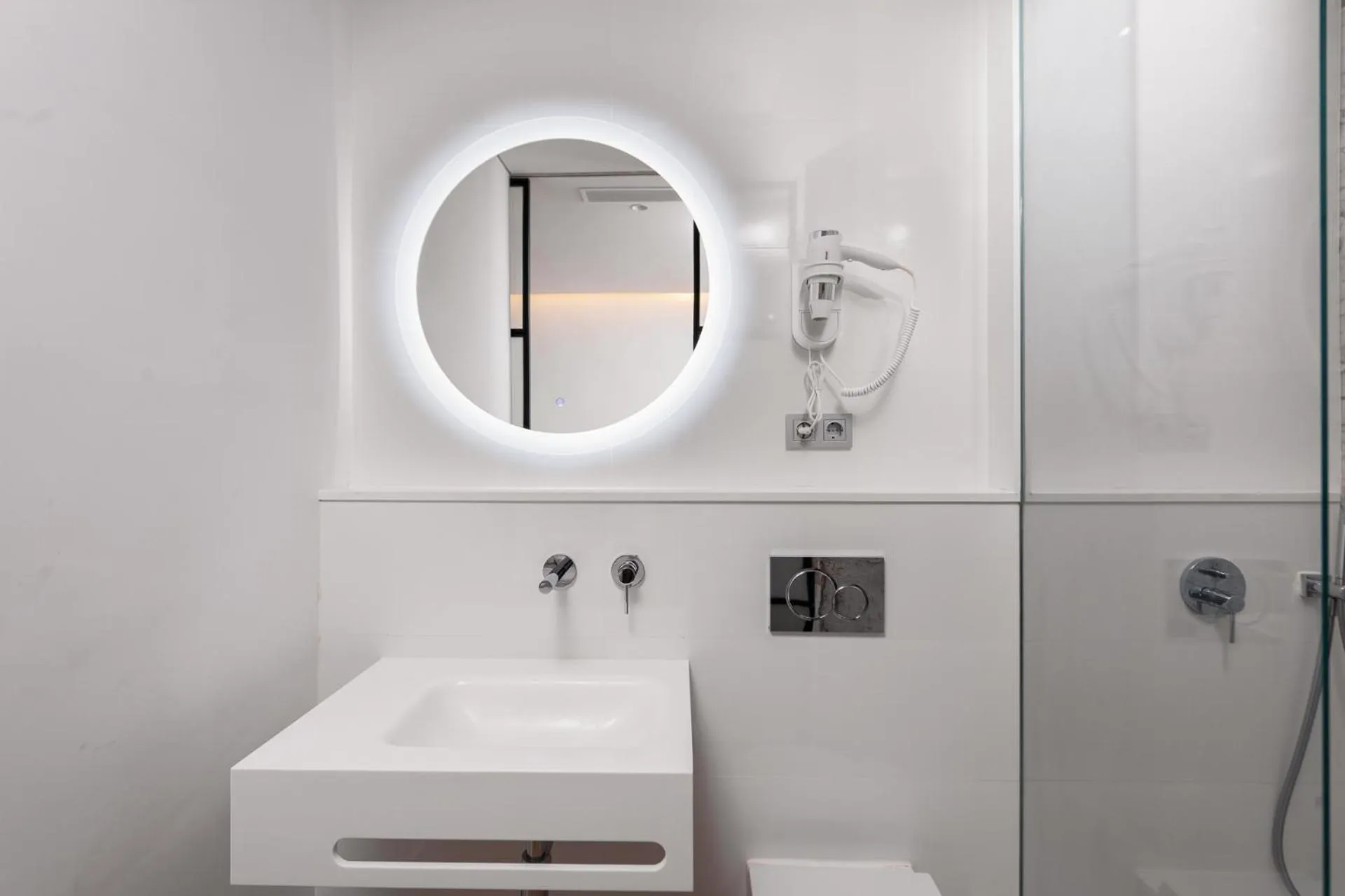 Shower in VIL5 by Be Alicante