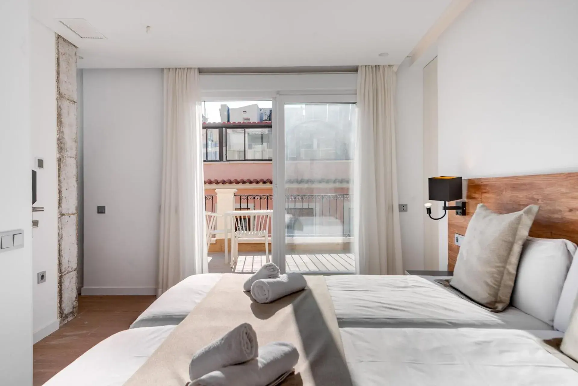 Balcony/Terrace, Bed in VIL5 by Be Alicante Balcony/Terrace, Bed in VIL5 by Be Alicante