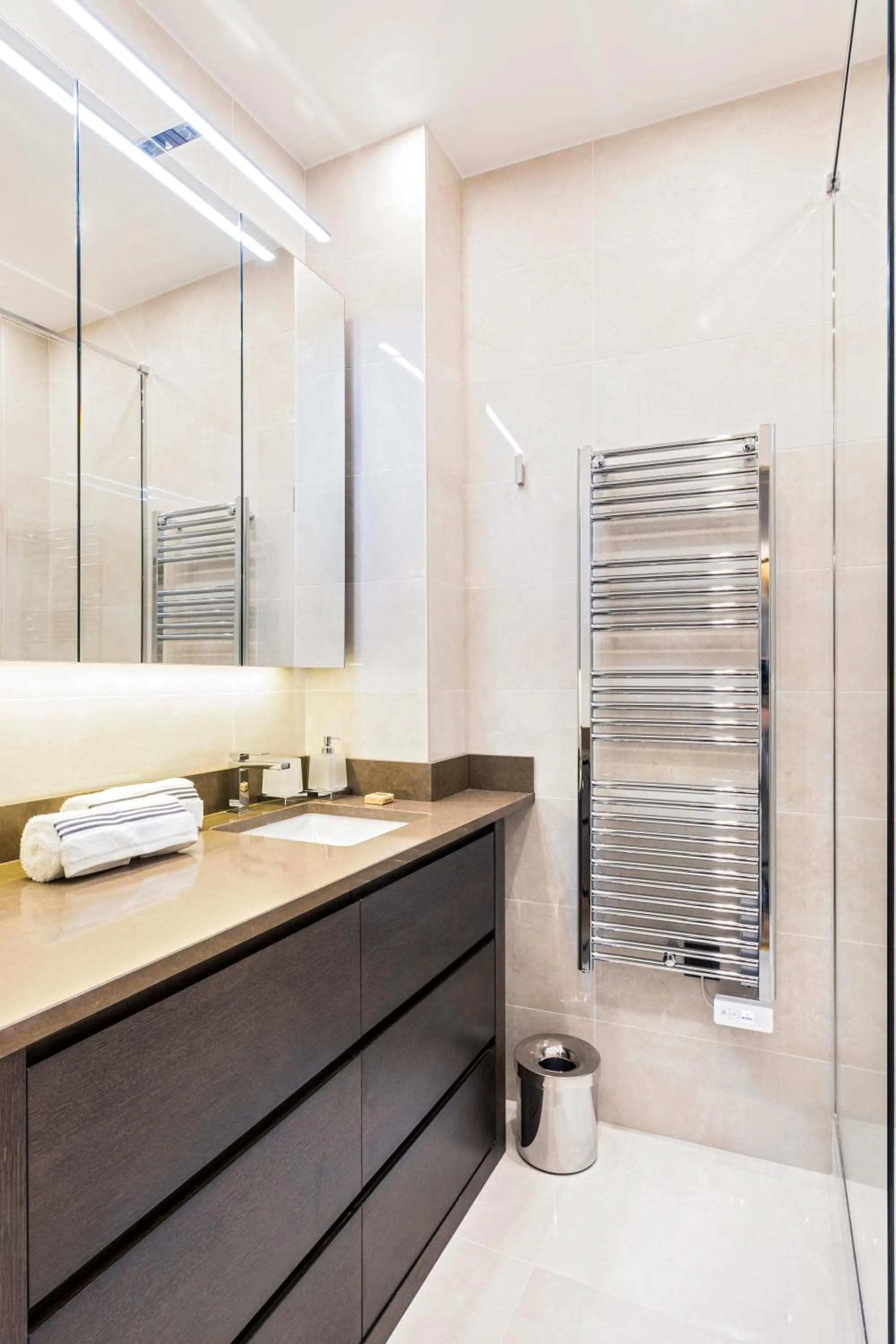 Bathroom in Luxury Apartment Paris Louvre II