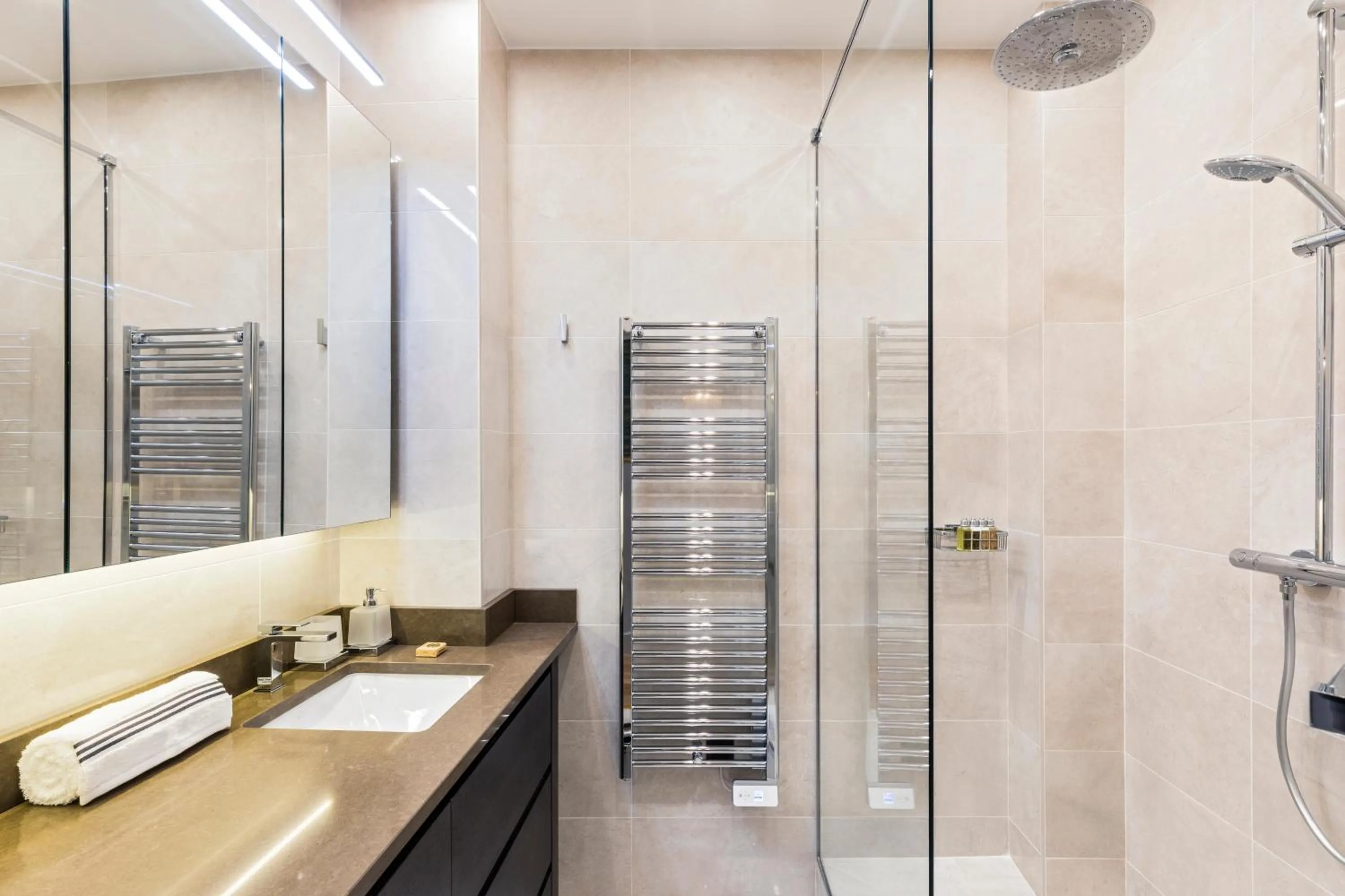 Bathroom in Luxury Apartment Paris Louvre II