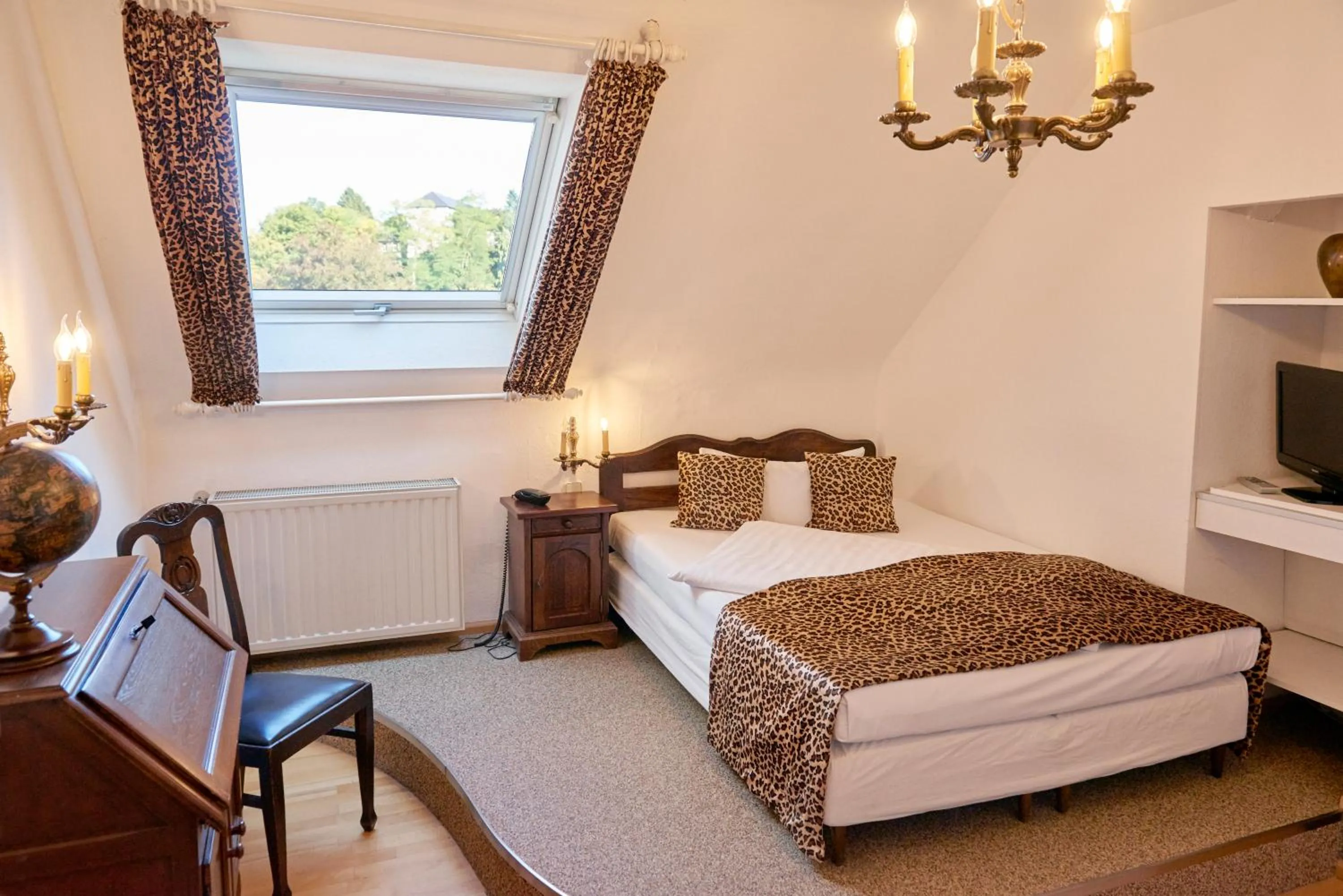 Bedroom, Bed in Design-Hotel Zur Abtei