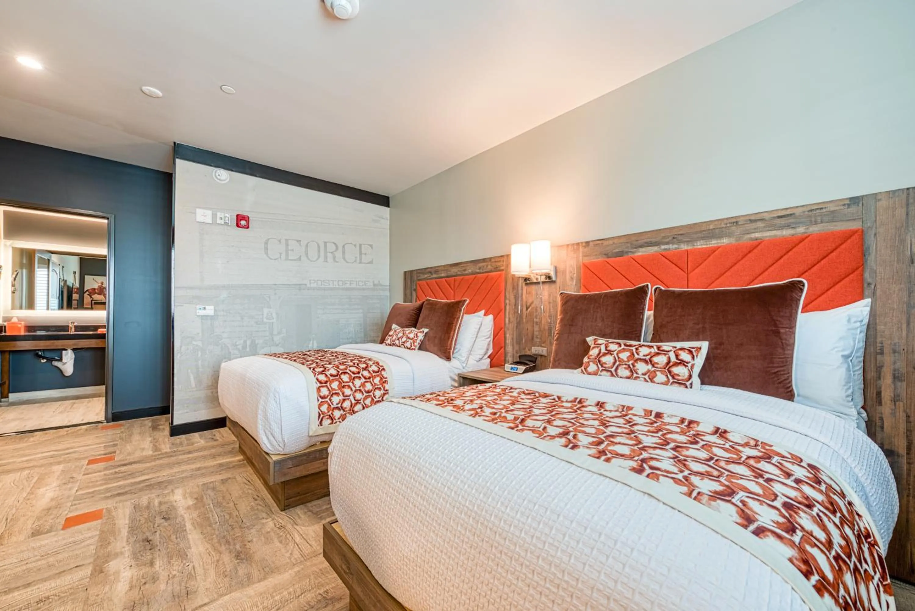 Bed in Hotel Lexen Newhall & Santa Clarita - Near Six Flags Magic Mountain