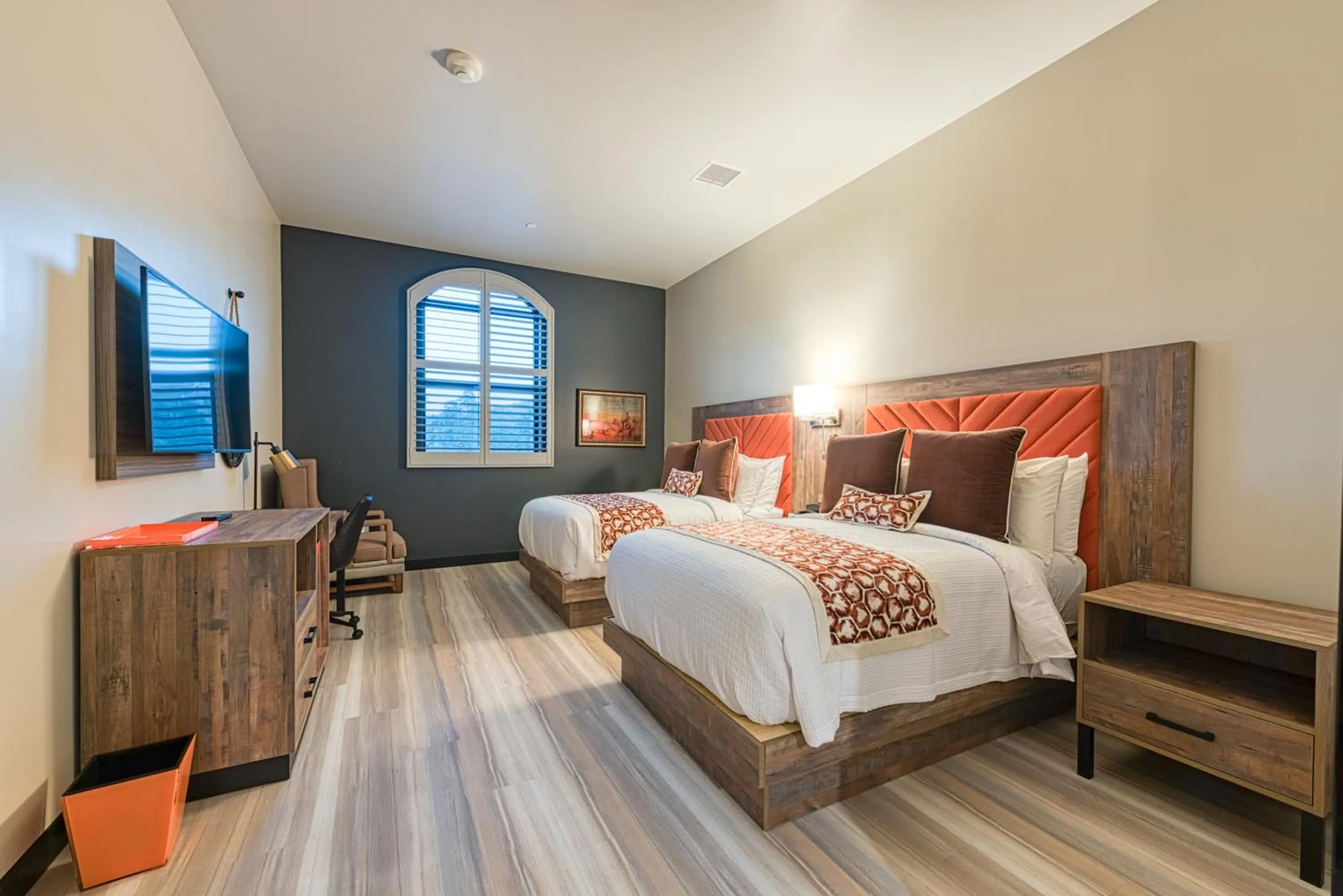 Bed in Hotel Lexen Newhall & Santa Clarita - Near Six Flags Magic Mountain