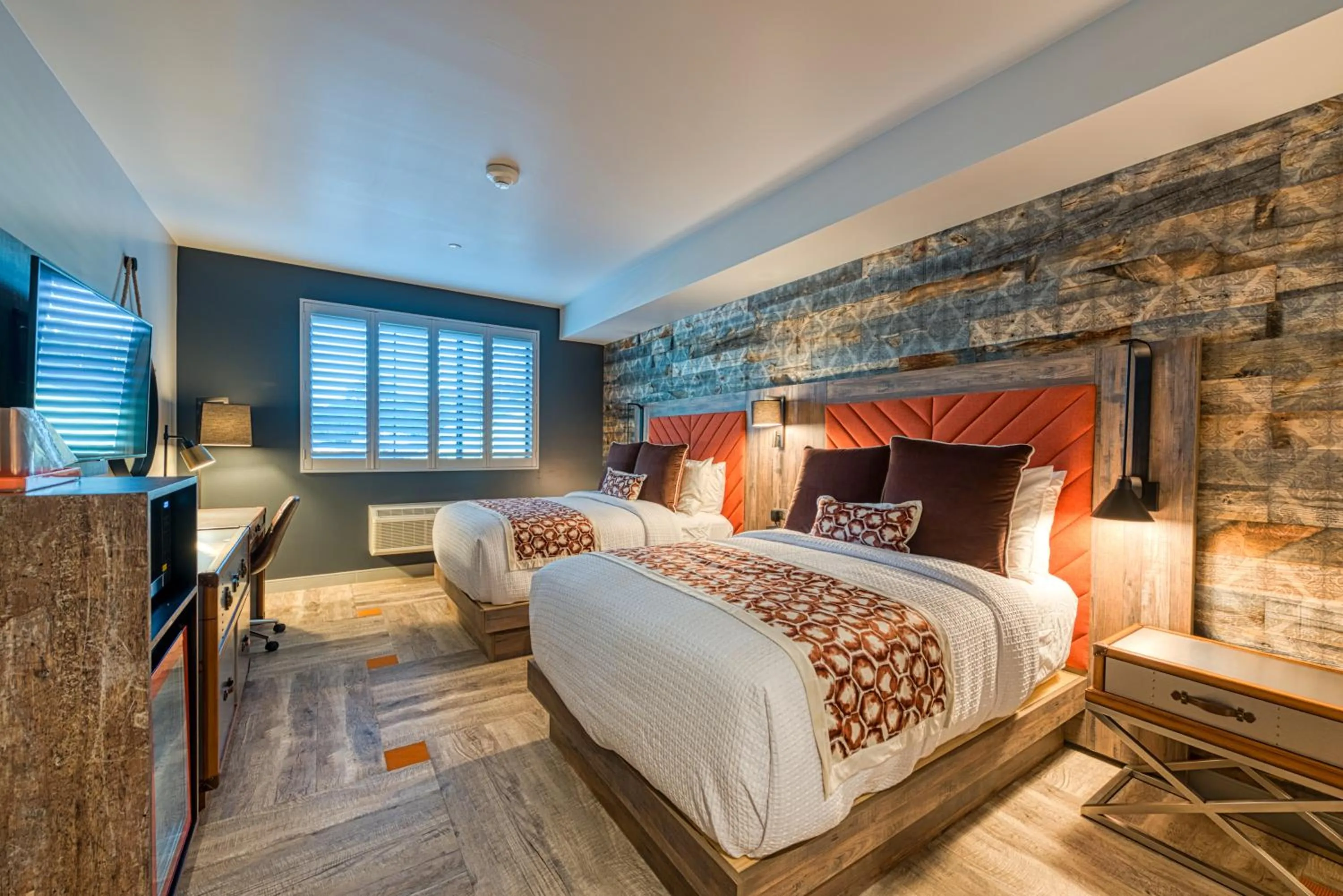 Bed in Hotel Lexen Newhall & Santa Clarita - Near Six Flags Magic Mountain