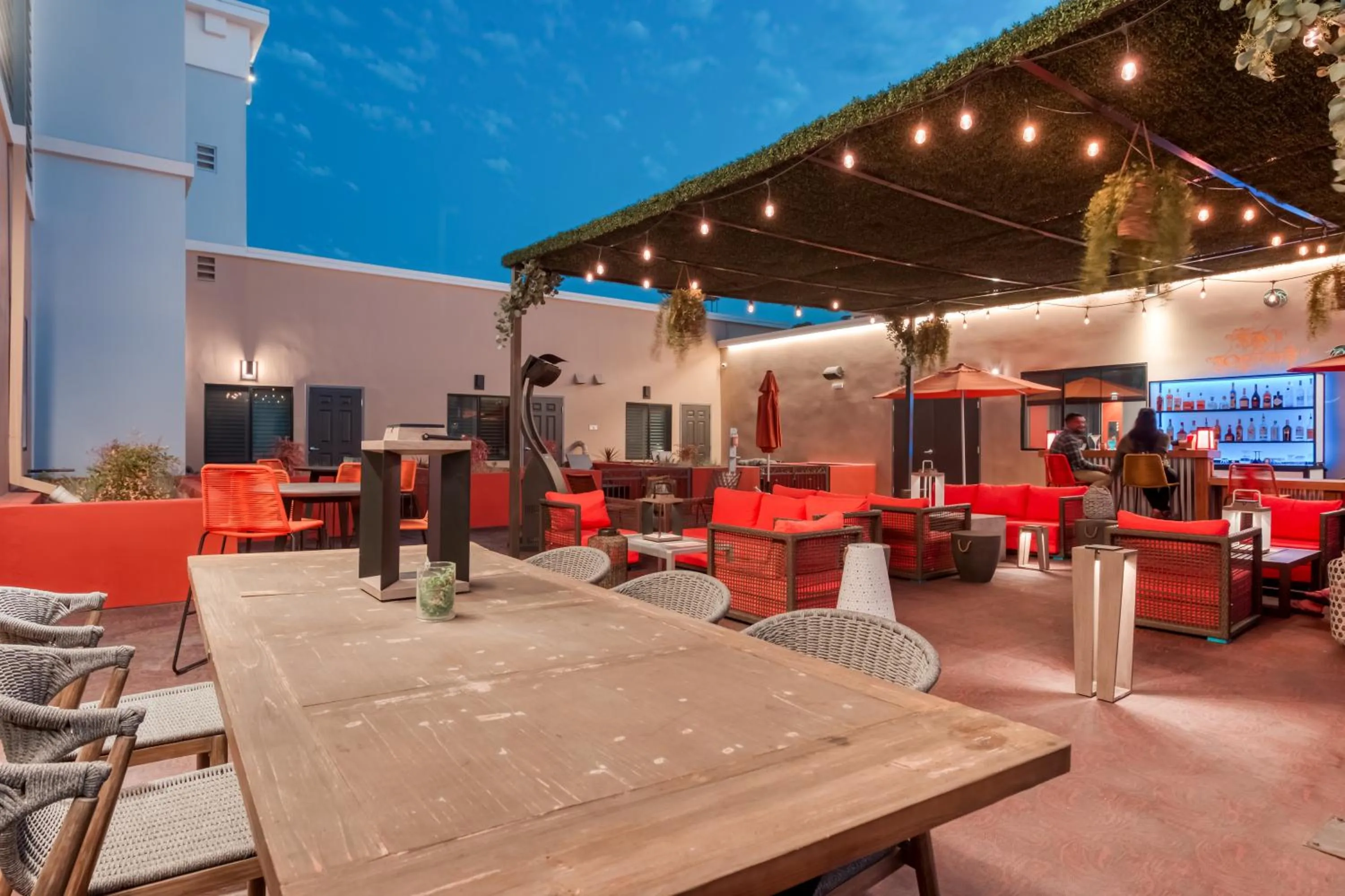 Lounge or bar in Hotel Lexen Newhall & Santa Clarita - Near Six Flags Magic Mountain