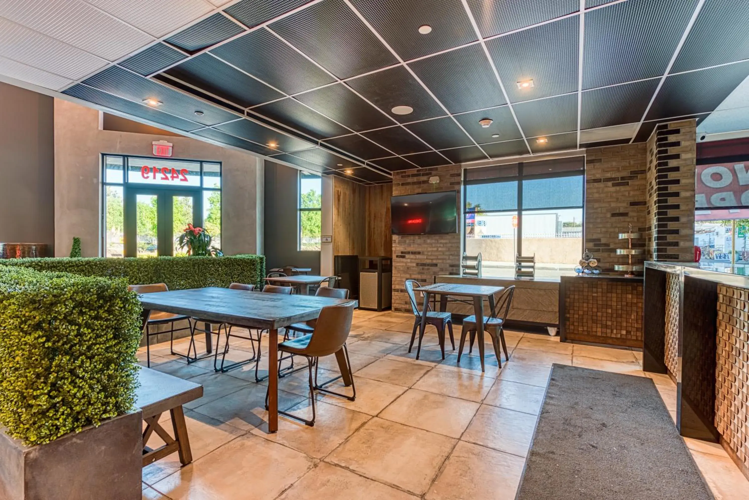 Breakfast in Hotel Lexen Newhall & Santa Clarita - Near Six Flags Magic Mountain Breakfast in Hotel Lexen Newhall & Santa Clarita - Near Six Flags Magic Mountain