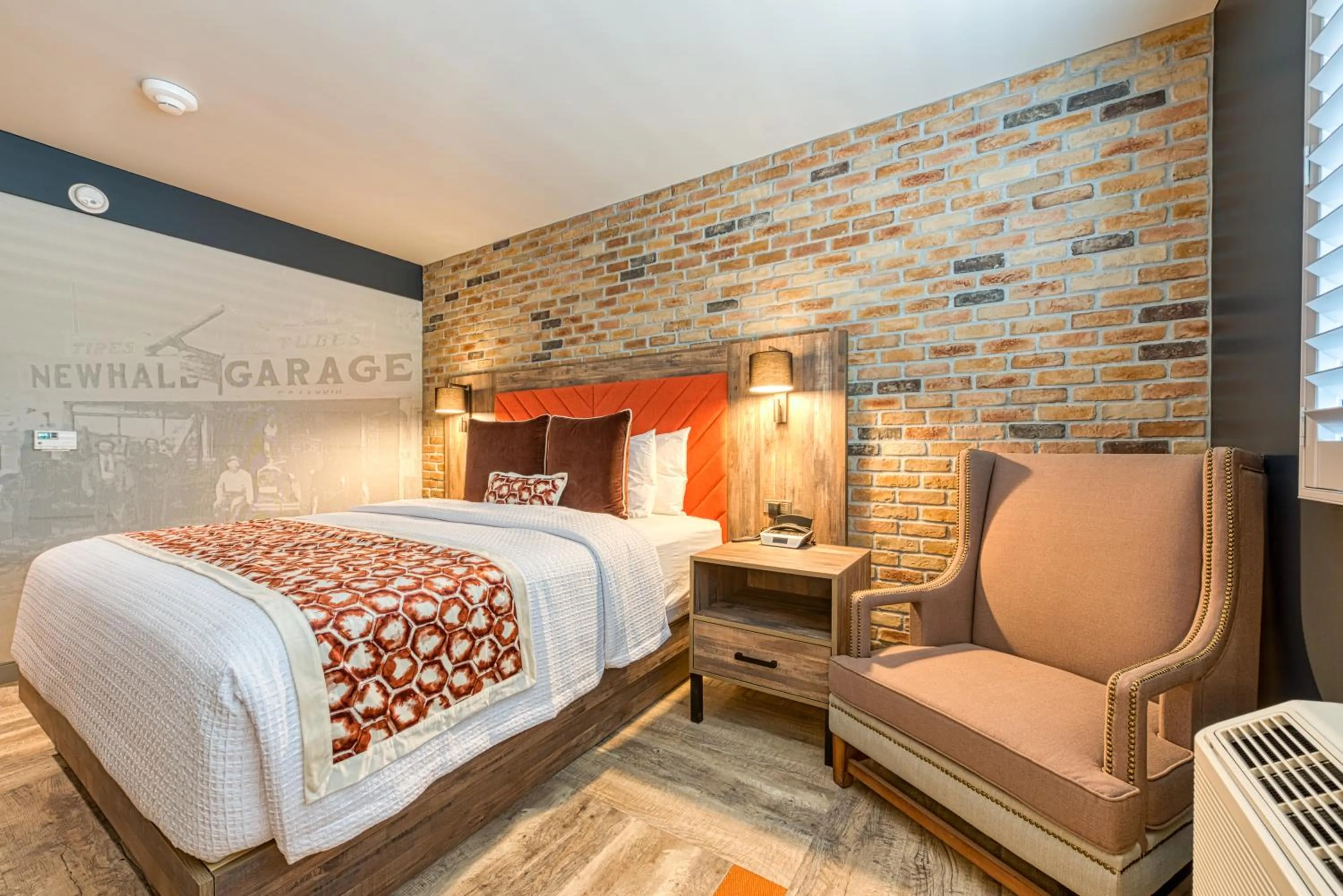 Bed in Hotel Lexen Newhall & Santa Clarita - Near Six Flags Magic Mountain