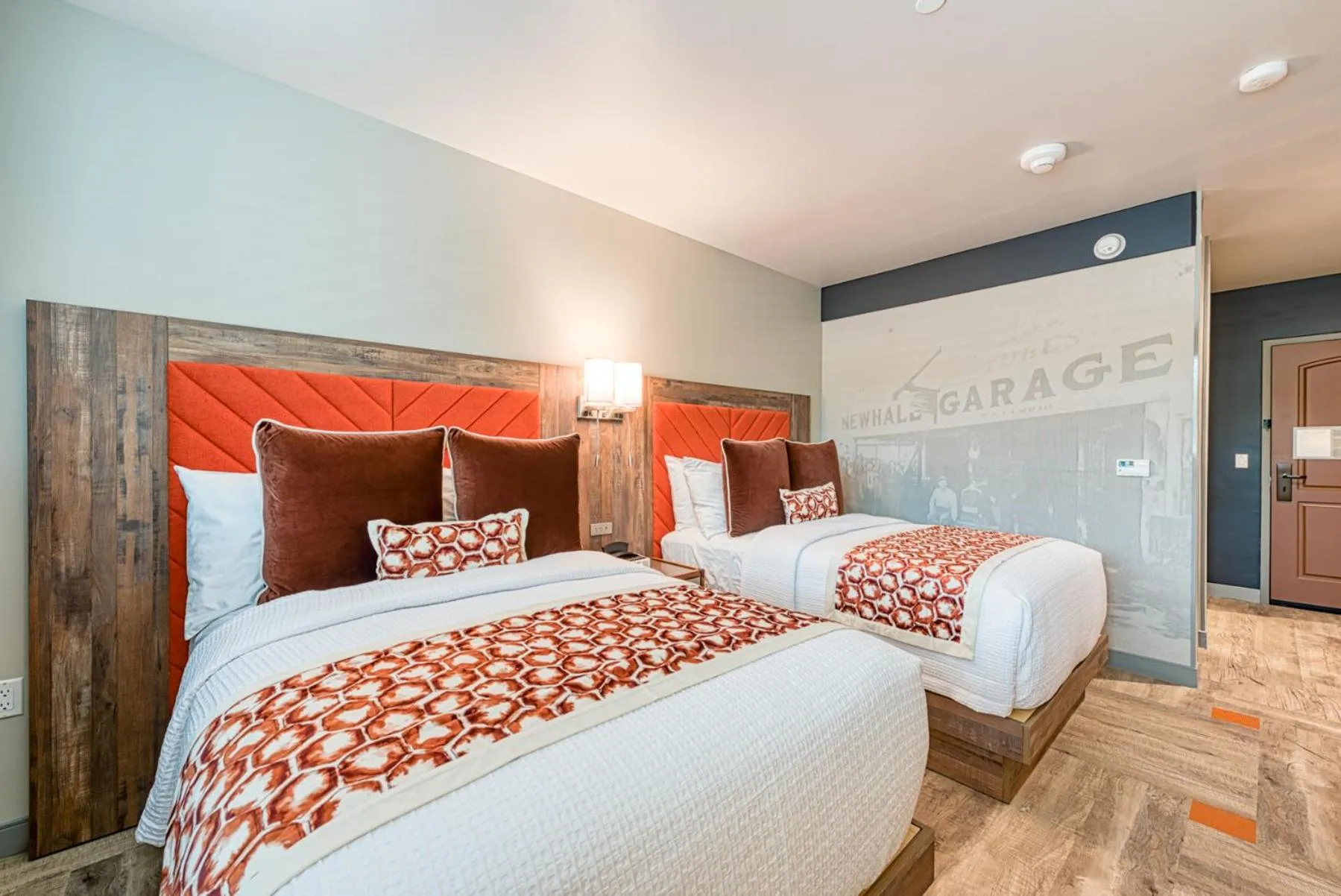 Bed in Hotel Lexen Newhall & Santa Clarita - Near Six Flags Magic Mountain