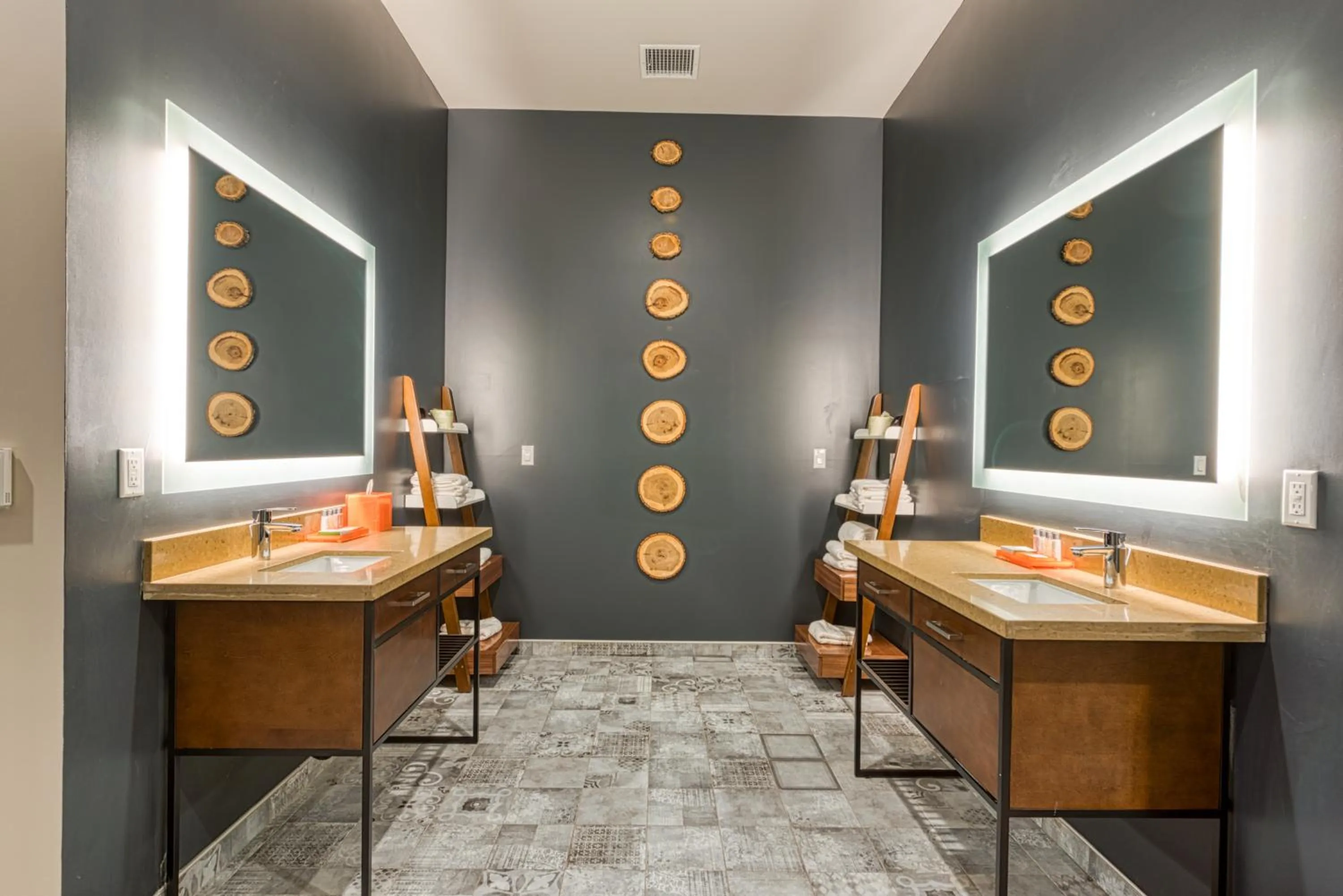 Shower in Hotel Lexen Newhall & Santa Clarita - Near Six Flags Magic Mountain