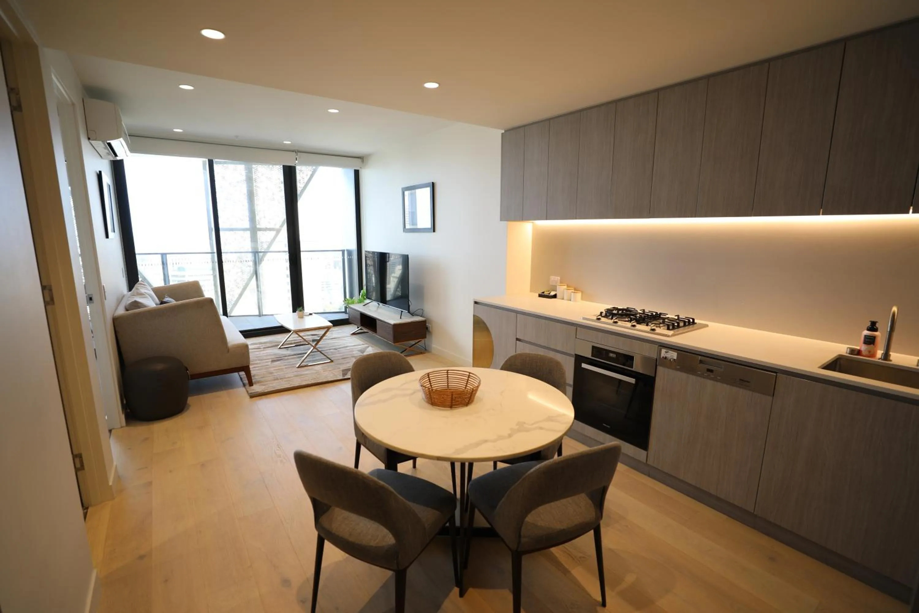 Kitchen or kitchenette in Realm Apartments by CLLIX