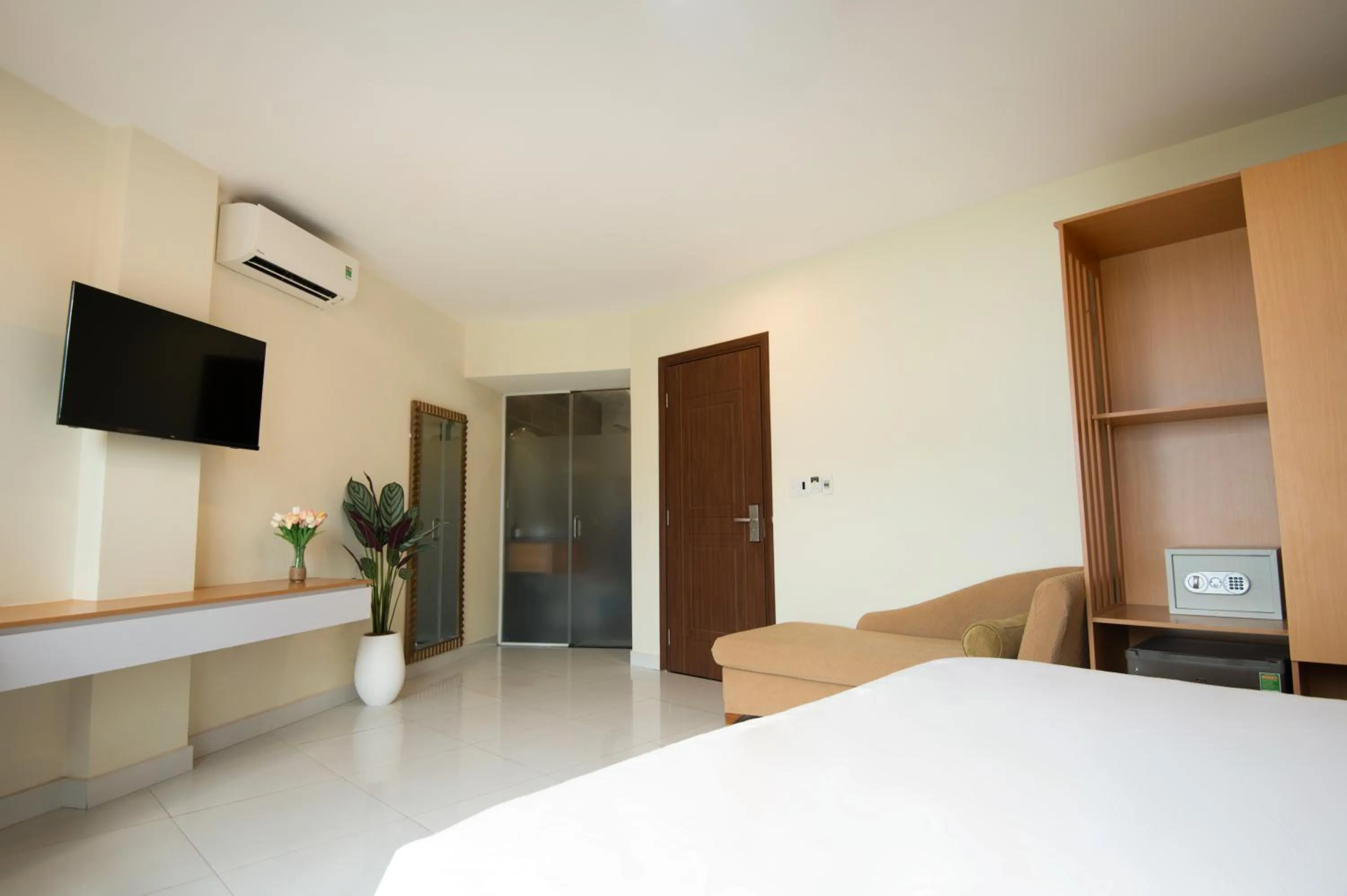 Living room, Bed in Conson Hotel