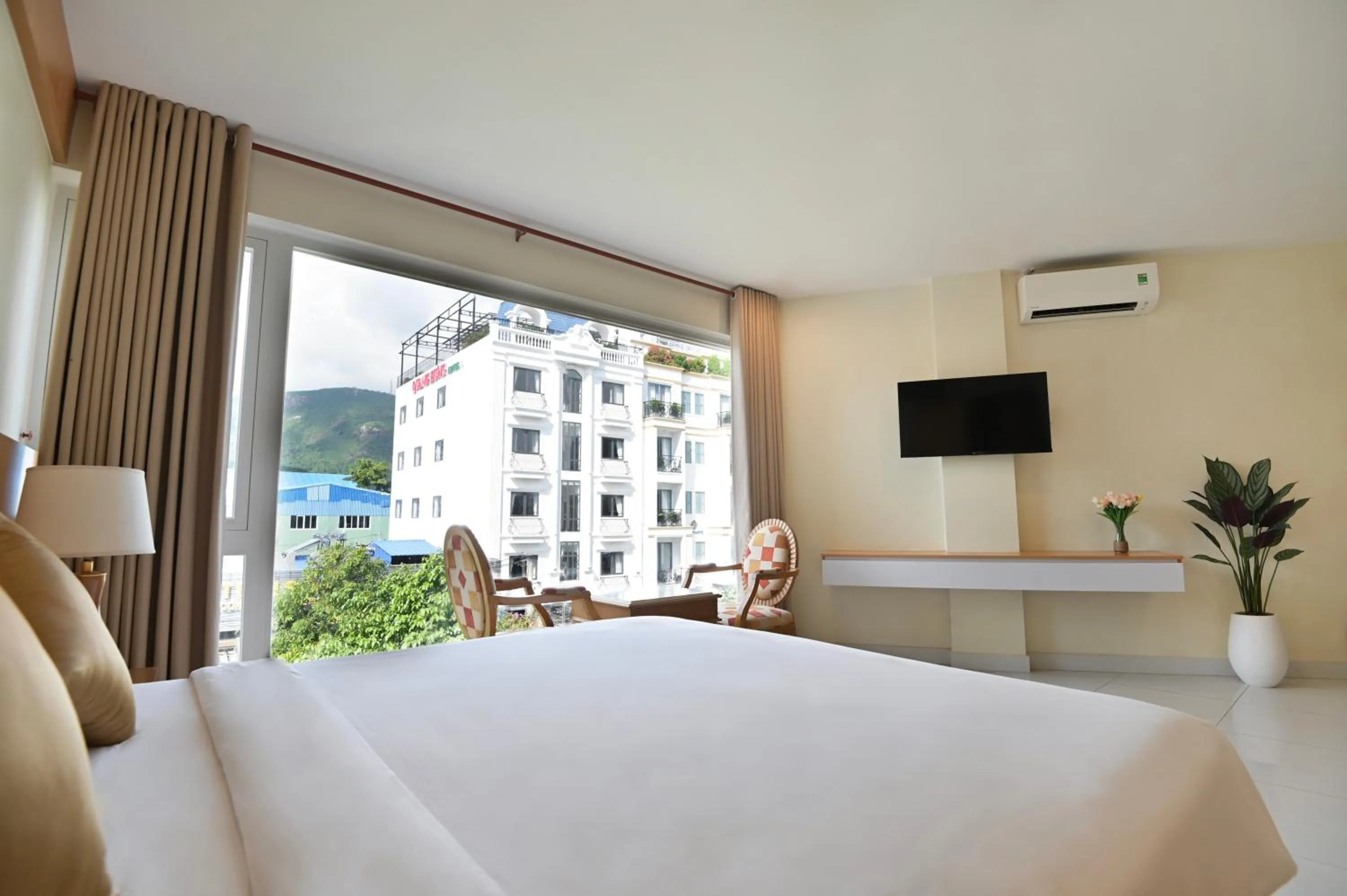 Living room, Bed in Conson Hotel