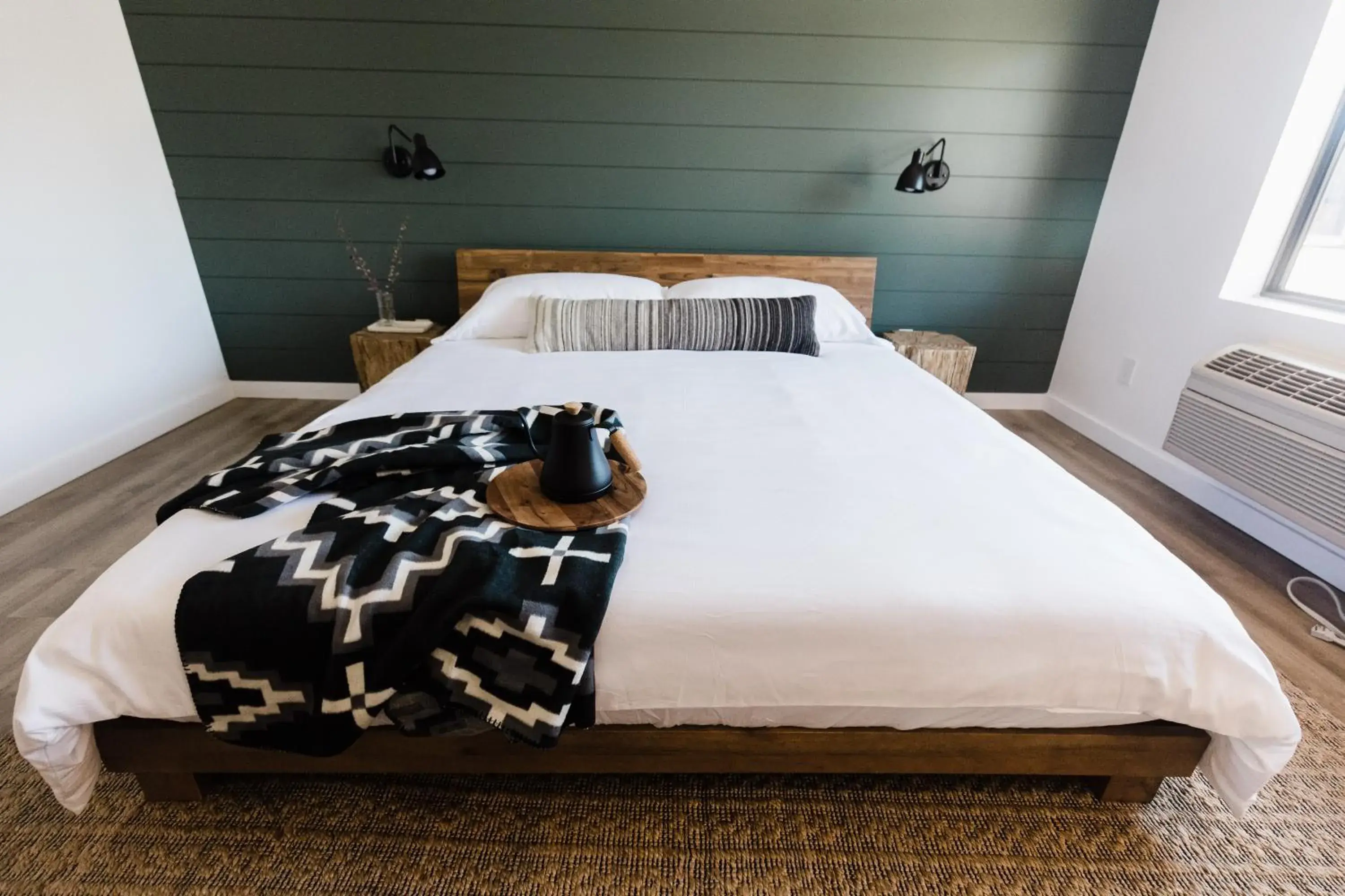 Bed in Wonderstone at Glacier Bed in Wonderstone at Glacier