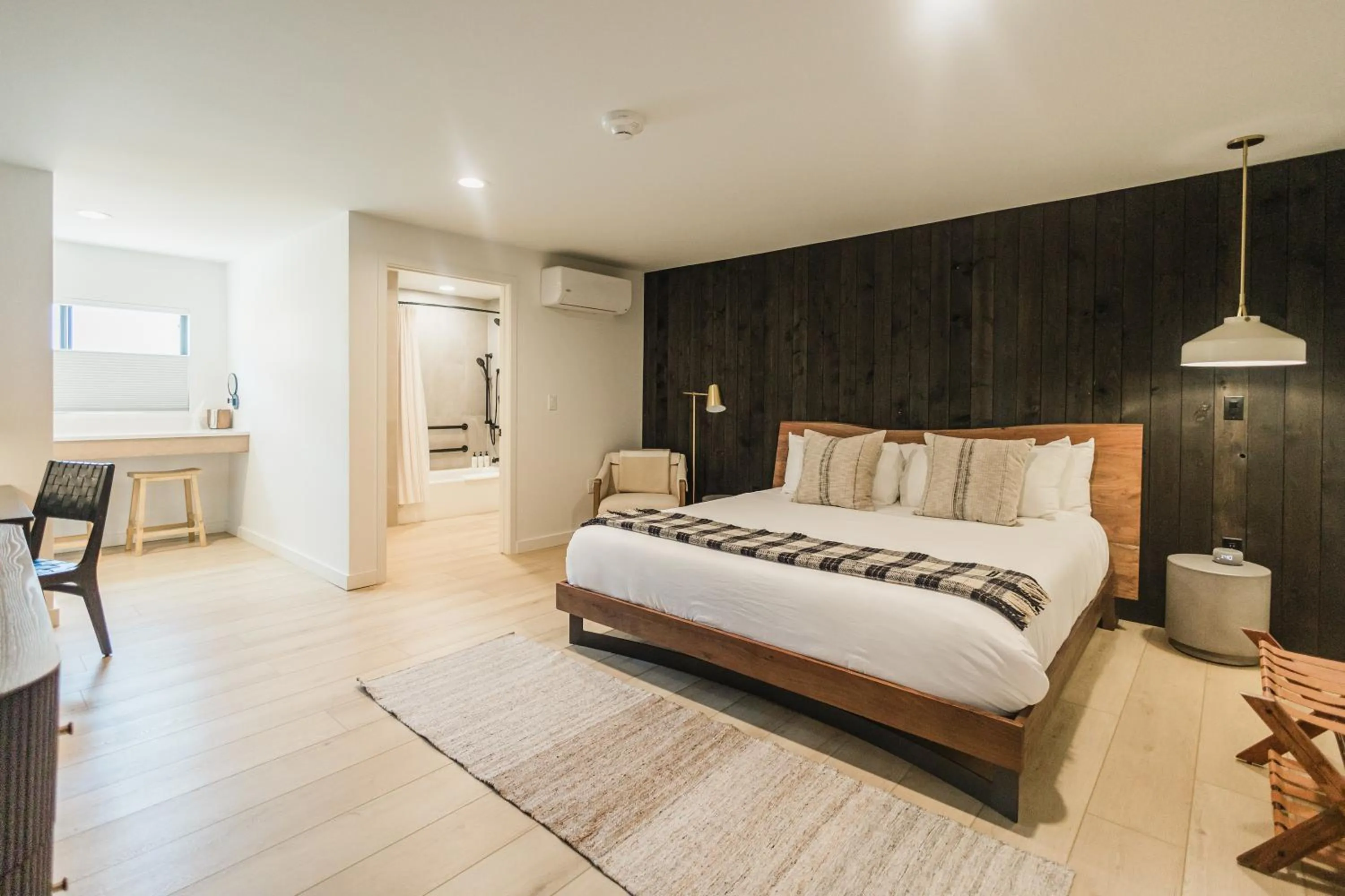 Photo of the whole room, Bed in Wonderstone at Glacier