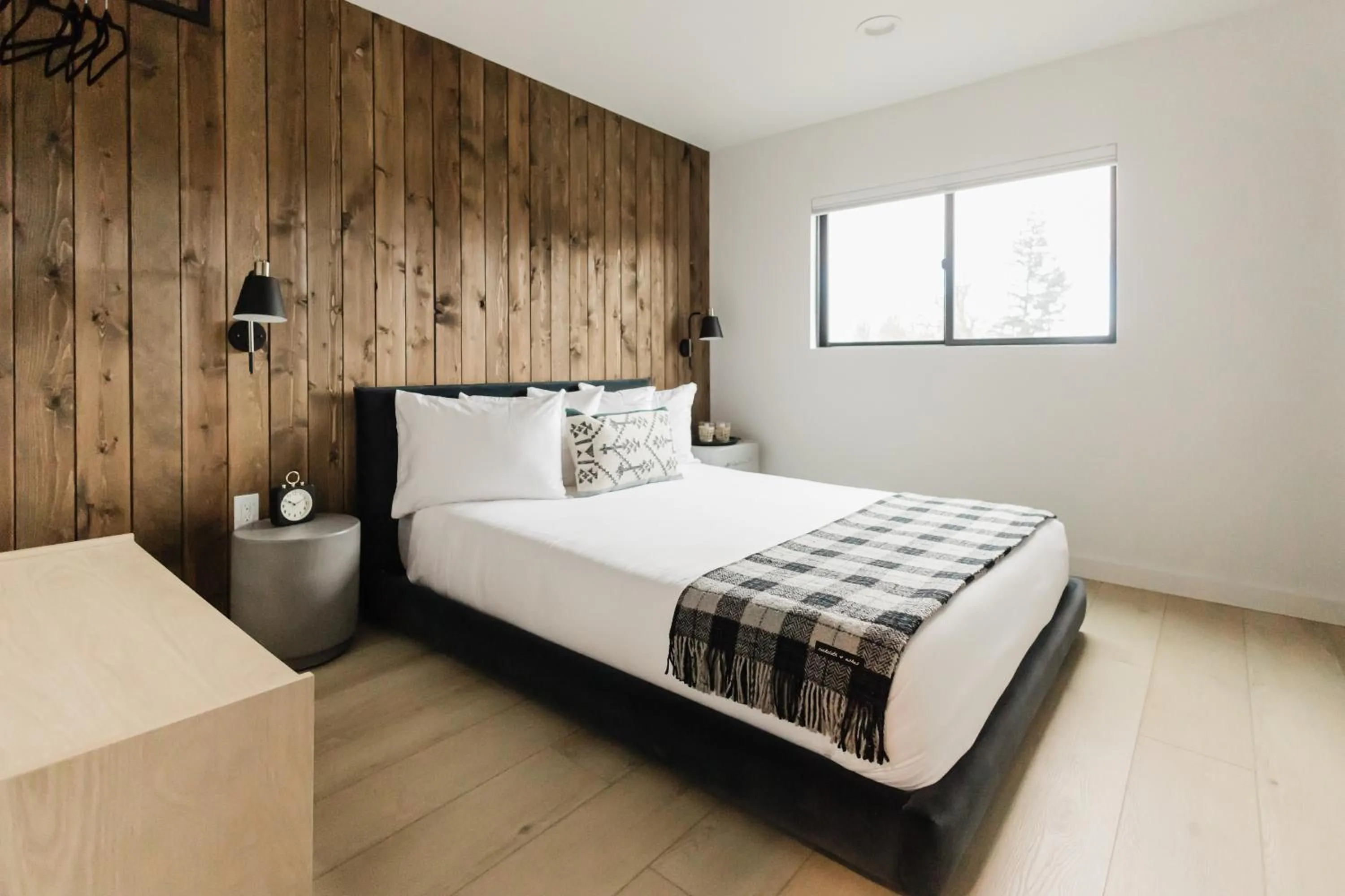 Photo of the whole room, Bed in Wonderstone at Glacier