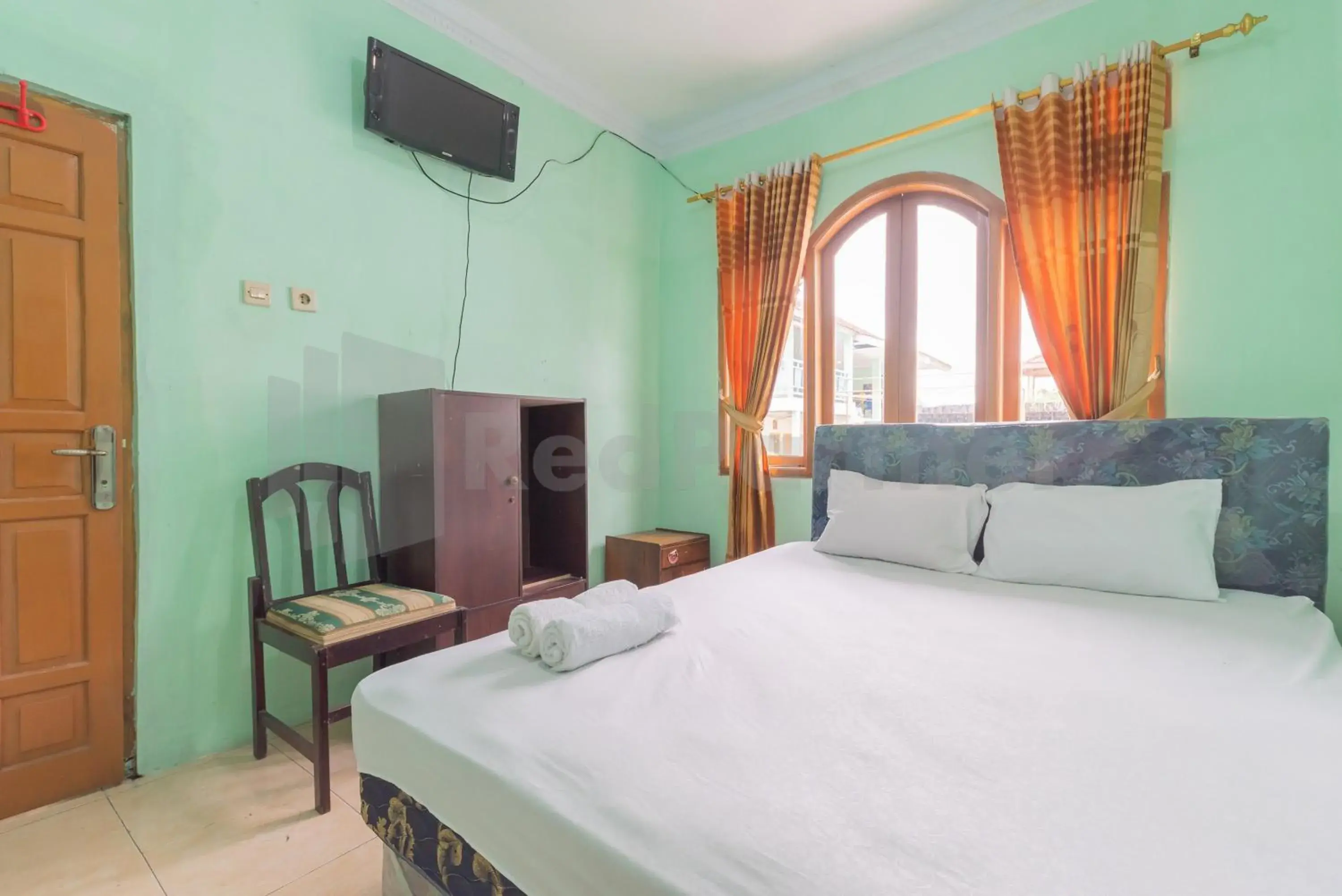 Bed in Villa Sari Intan Ciater RedPartner Bed in Villa Sari Intan Ciater RedPartner