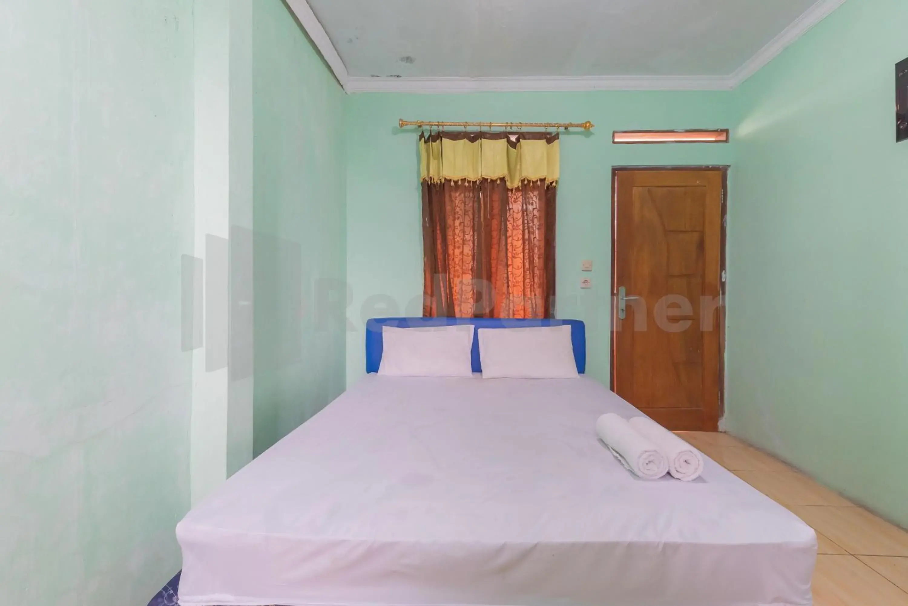 Bed in Villa Sari Intan Ciater RedPartner Bed in Villa Sari Intan Ciater RedPartner