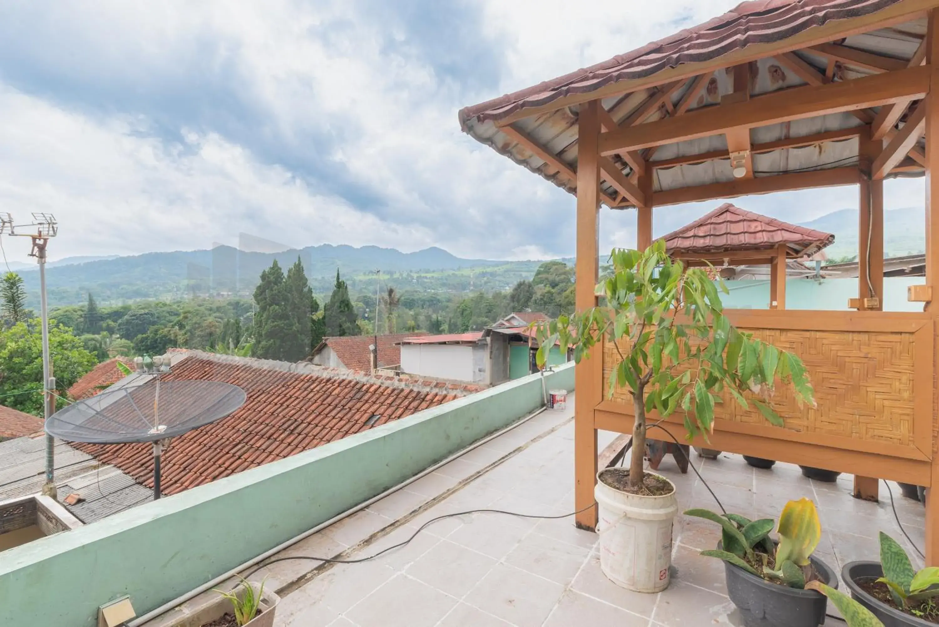Property building in Villa Sari Intan Ciater RedPartner Property building in Villa Sari Intan Ciater RedPartner