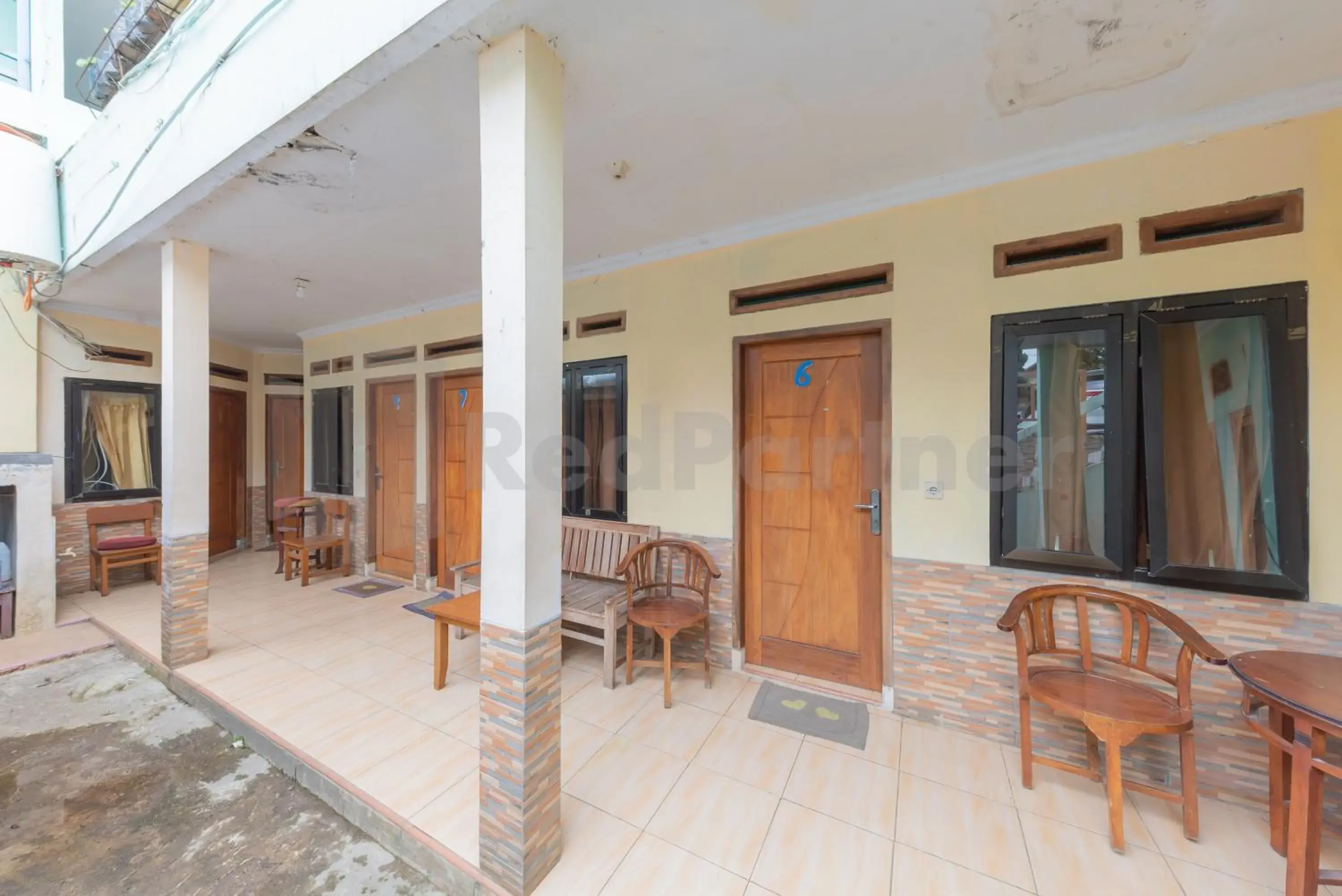 Property building in Villa Sari Intan Ciater RedPartner Property building in Villa Sari Intan Ciater RedPartner