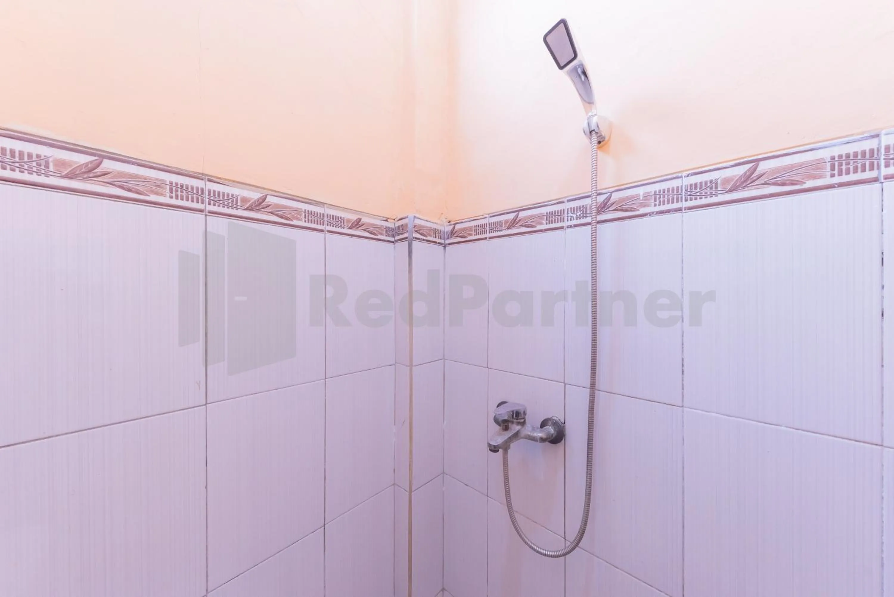 Bathroom in Villa Sari Intan Ciater RedPartner