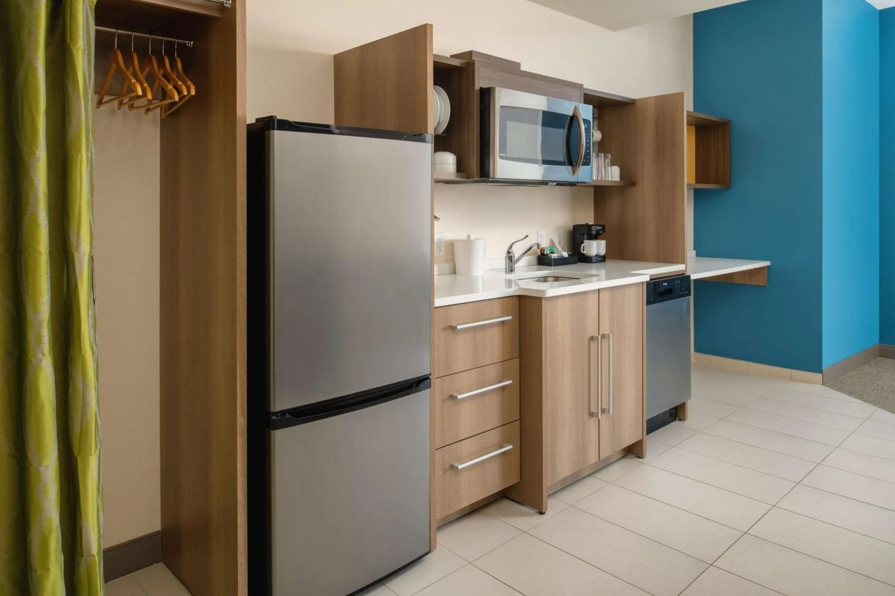 Kitchen or kitchenette in Home2 Suites By Hilton Boise Downtown