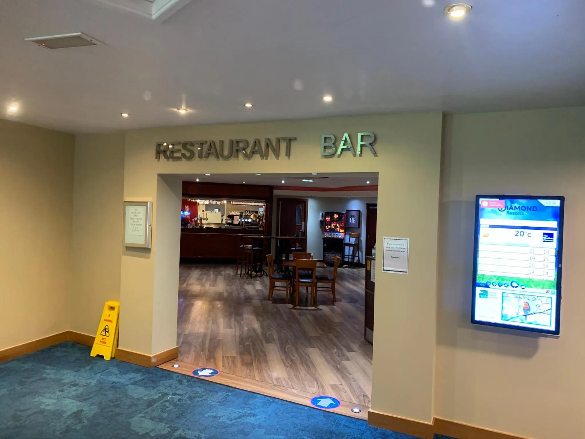 Lounge or bar in Keer Side Lodge, Luxury lodge with private hot tub at Pine Lake Resort