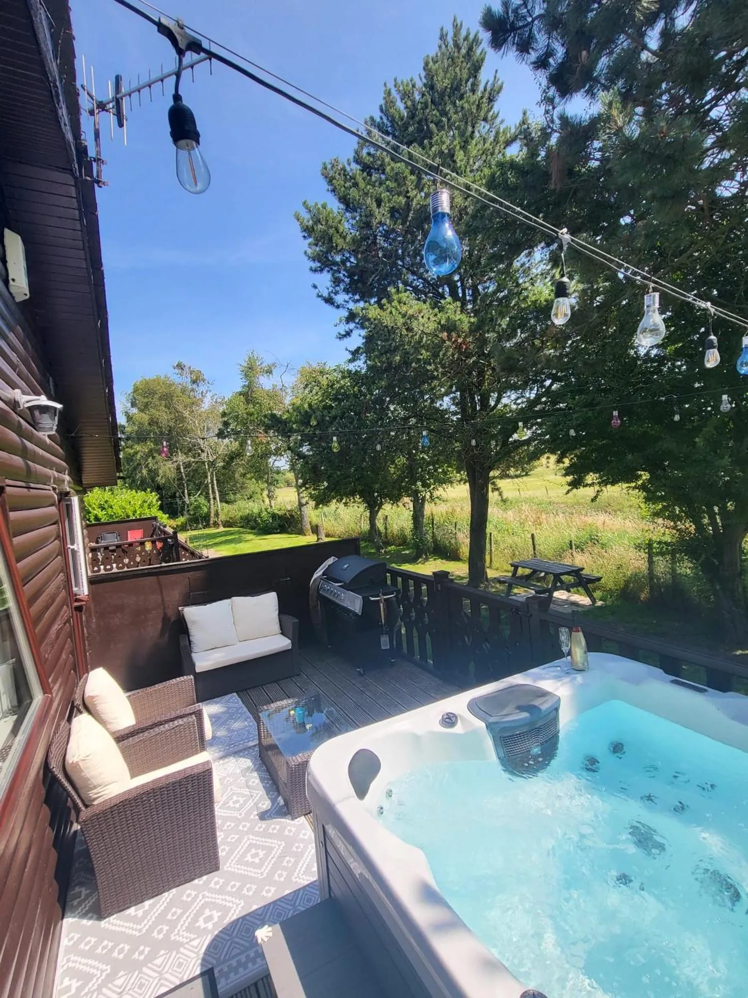 BBQ facilities in Keer Side Lodge, Luxury lodge with private hot tub at Pine Lake Resort