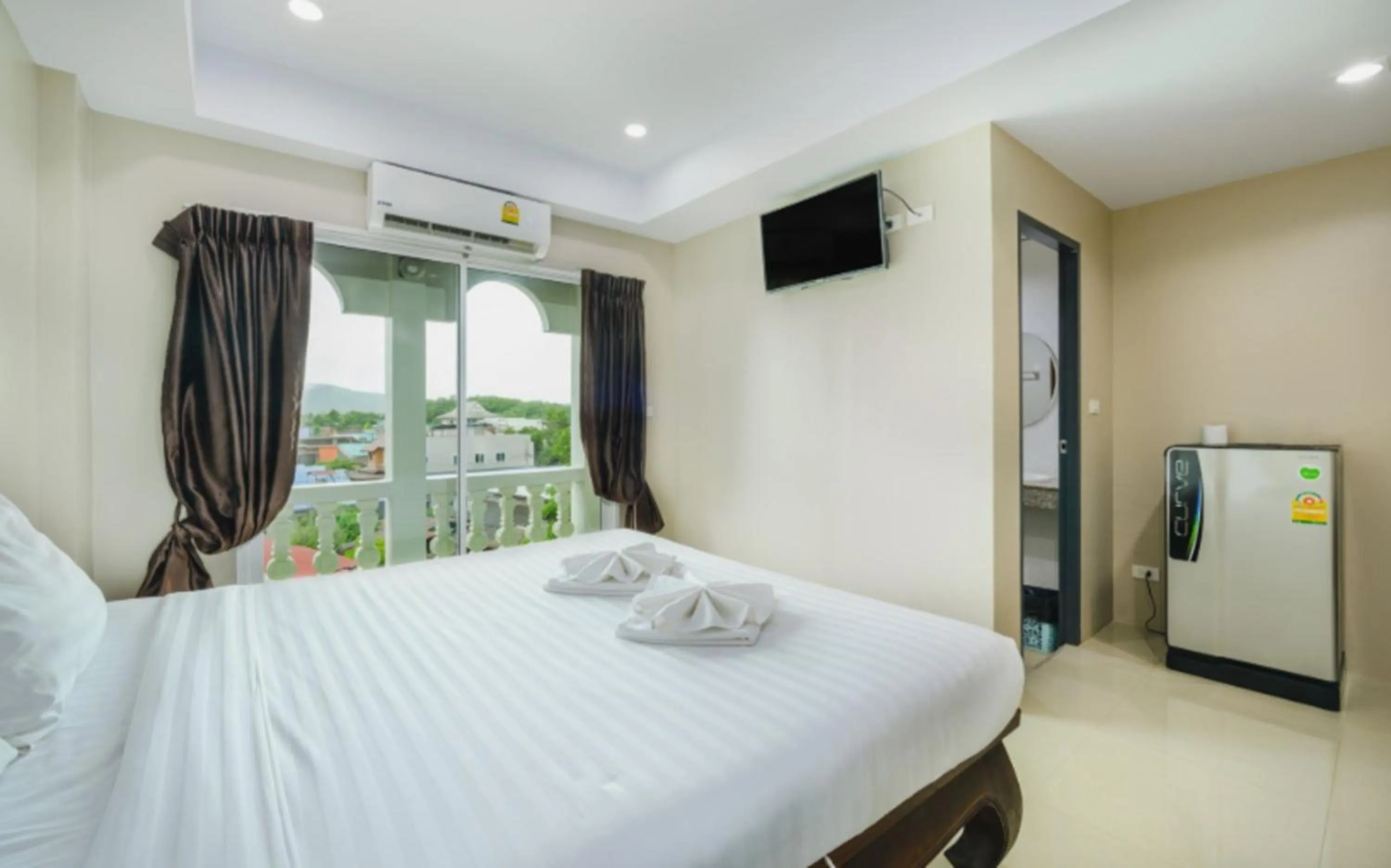 Photo of the whole room, Bed in Tyler Cherngtalay