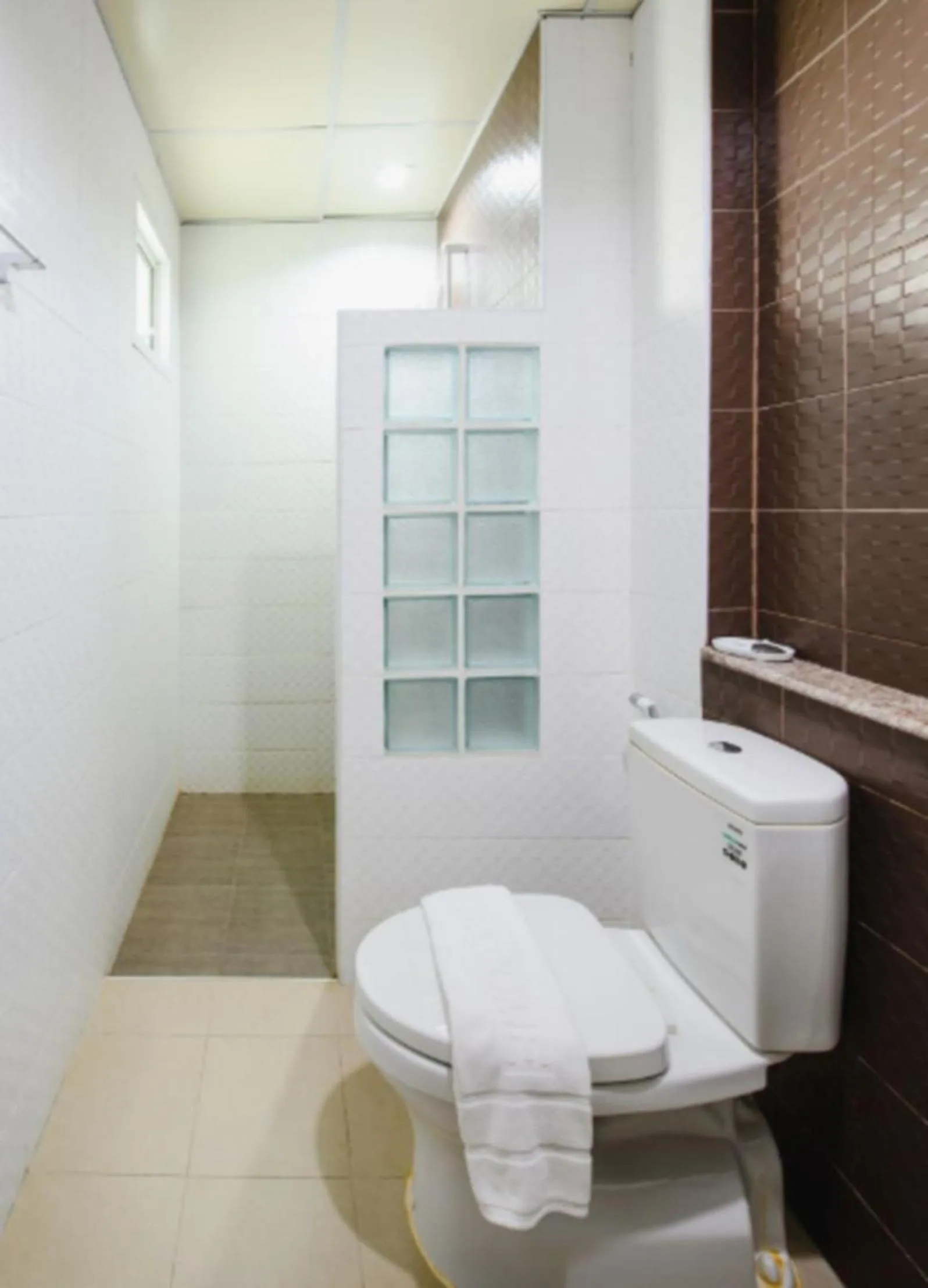 Photo of the whole room in Tyler Cherngtalay