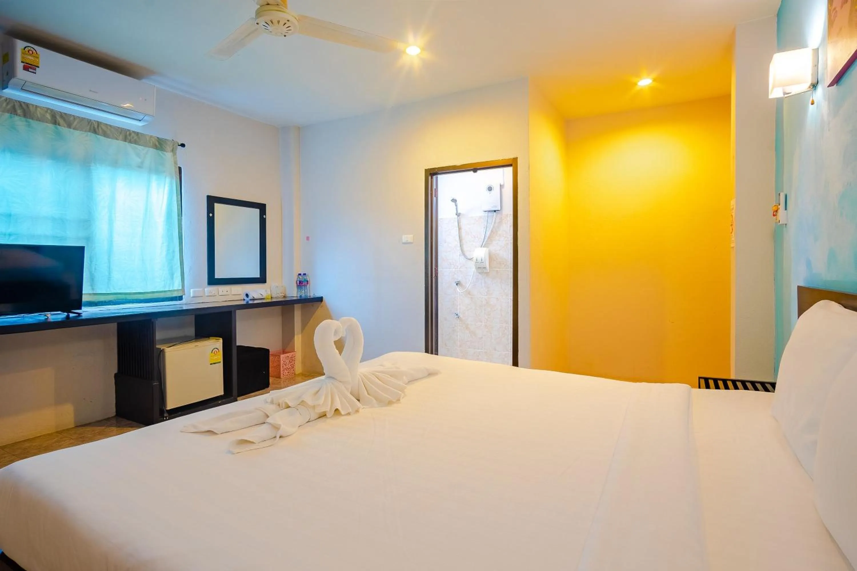 Photo of the whole room in Tyler Banpon