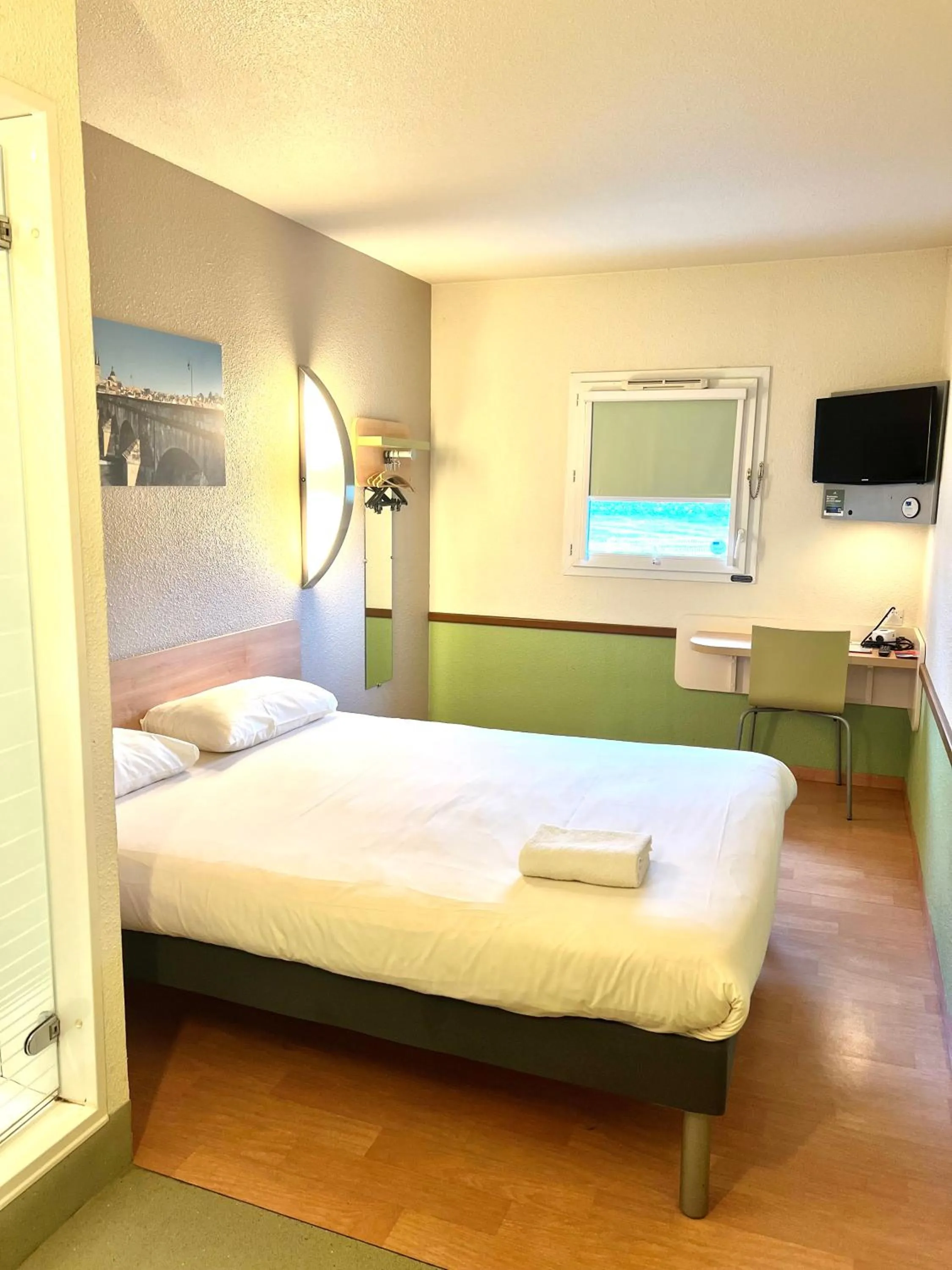 Bed in Hotel Ibis Budget Cosne Sur Loire