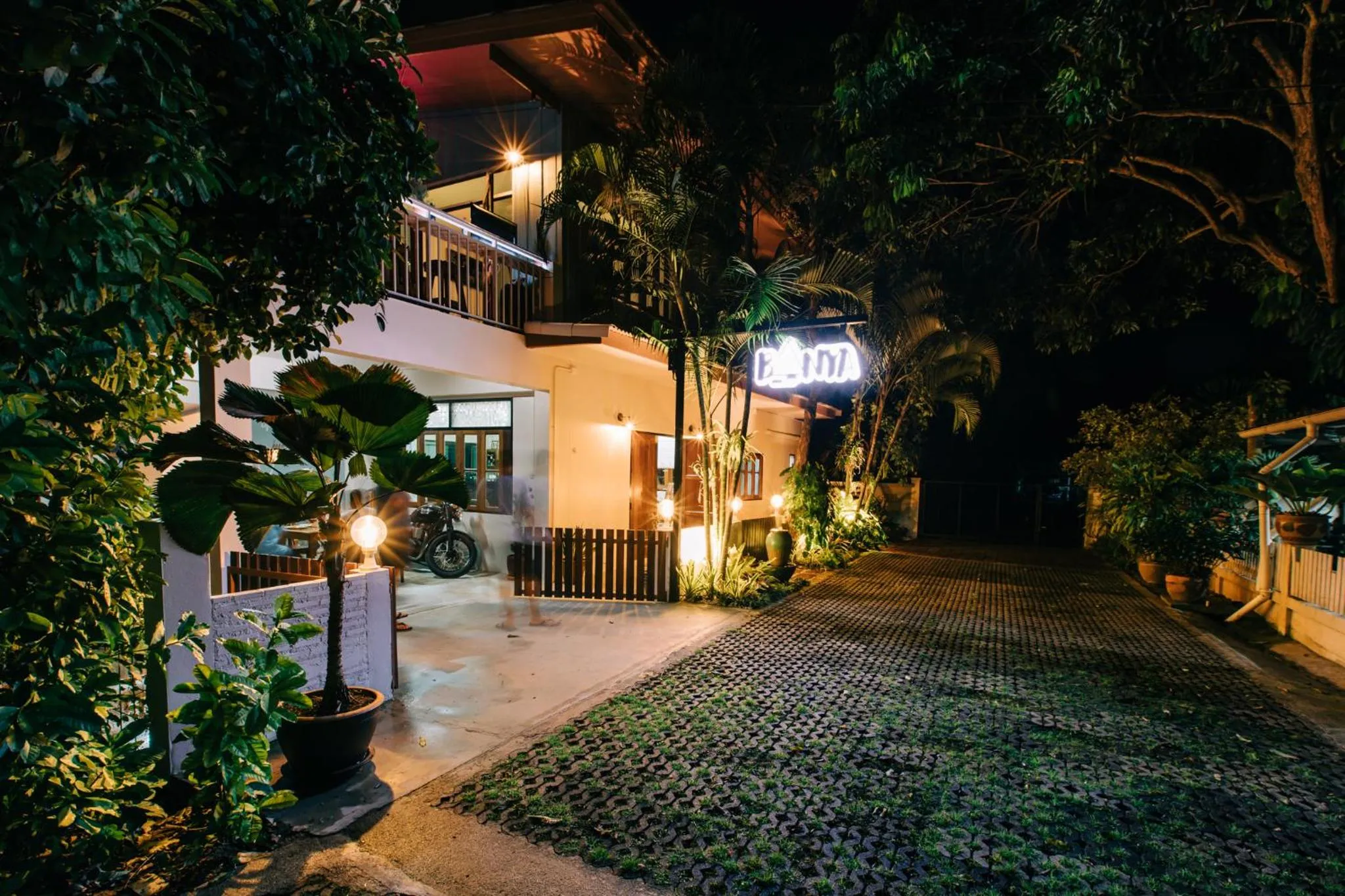 Inner courtyard view in Banya BnB ที่พักบ้านย่าบีแอนด์บี เมืองประจวบฯ