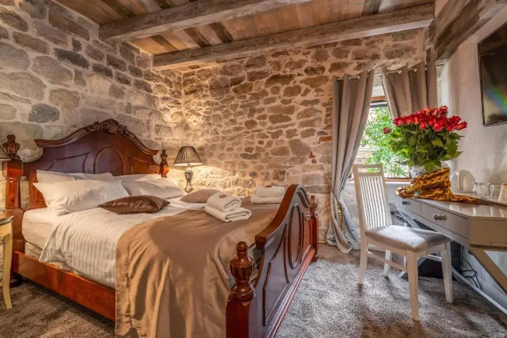 Bed in Historic Plaza Varos Split Bed in Historic Plaza Varos Split