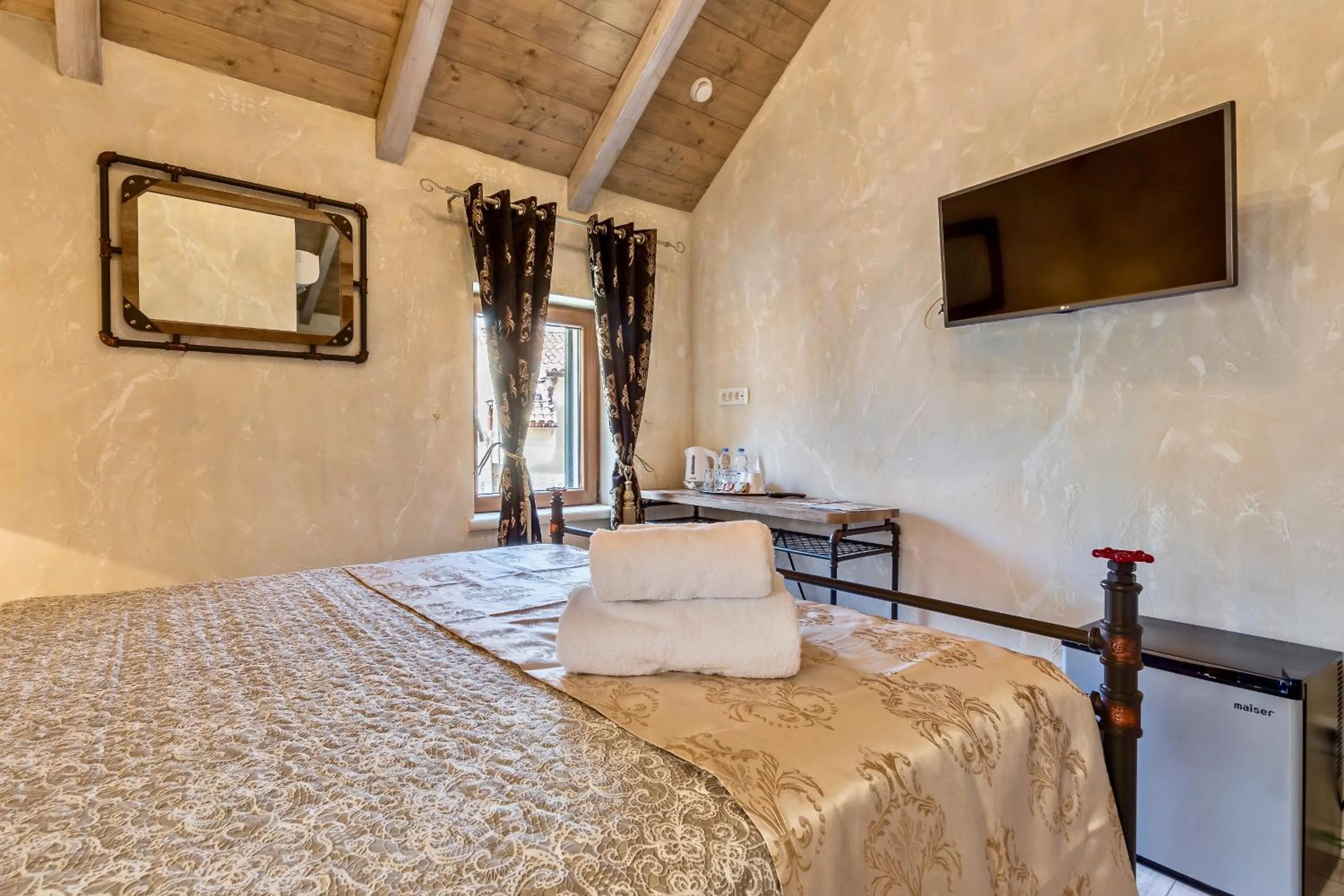 Bed in Historic Plaza Varos Split