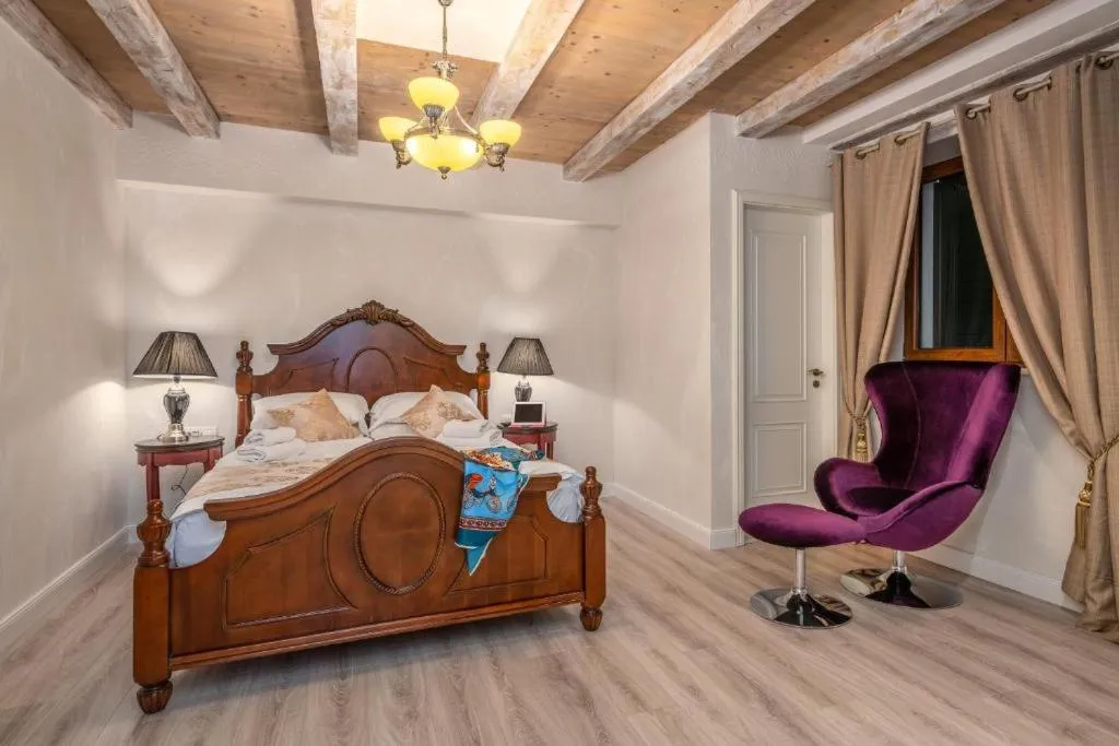 Bed in Historic Plaza Varos Split