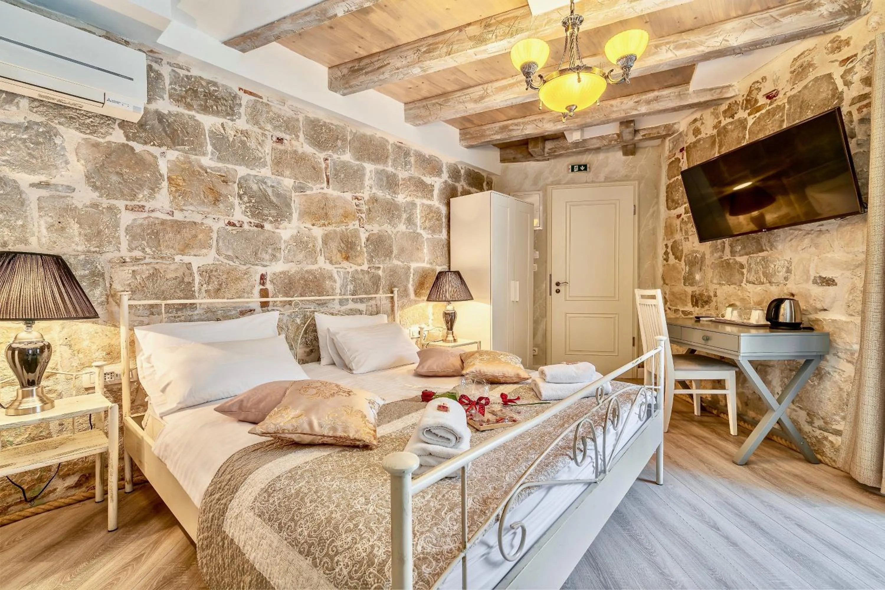 Bed in Historic Plaza Varos Split