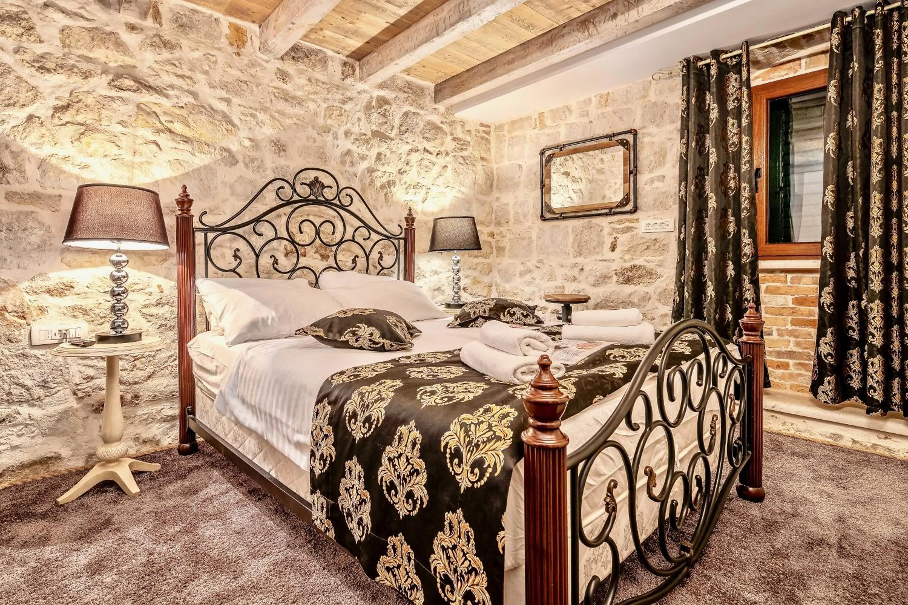 Bed in Historic Plaza Varos Split