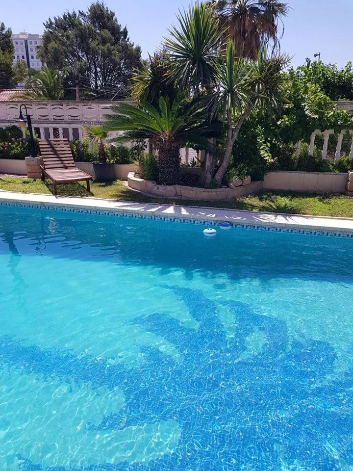 Pool view in Méditerranée Room VILLA BLANCA Cambrils