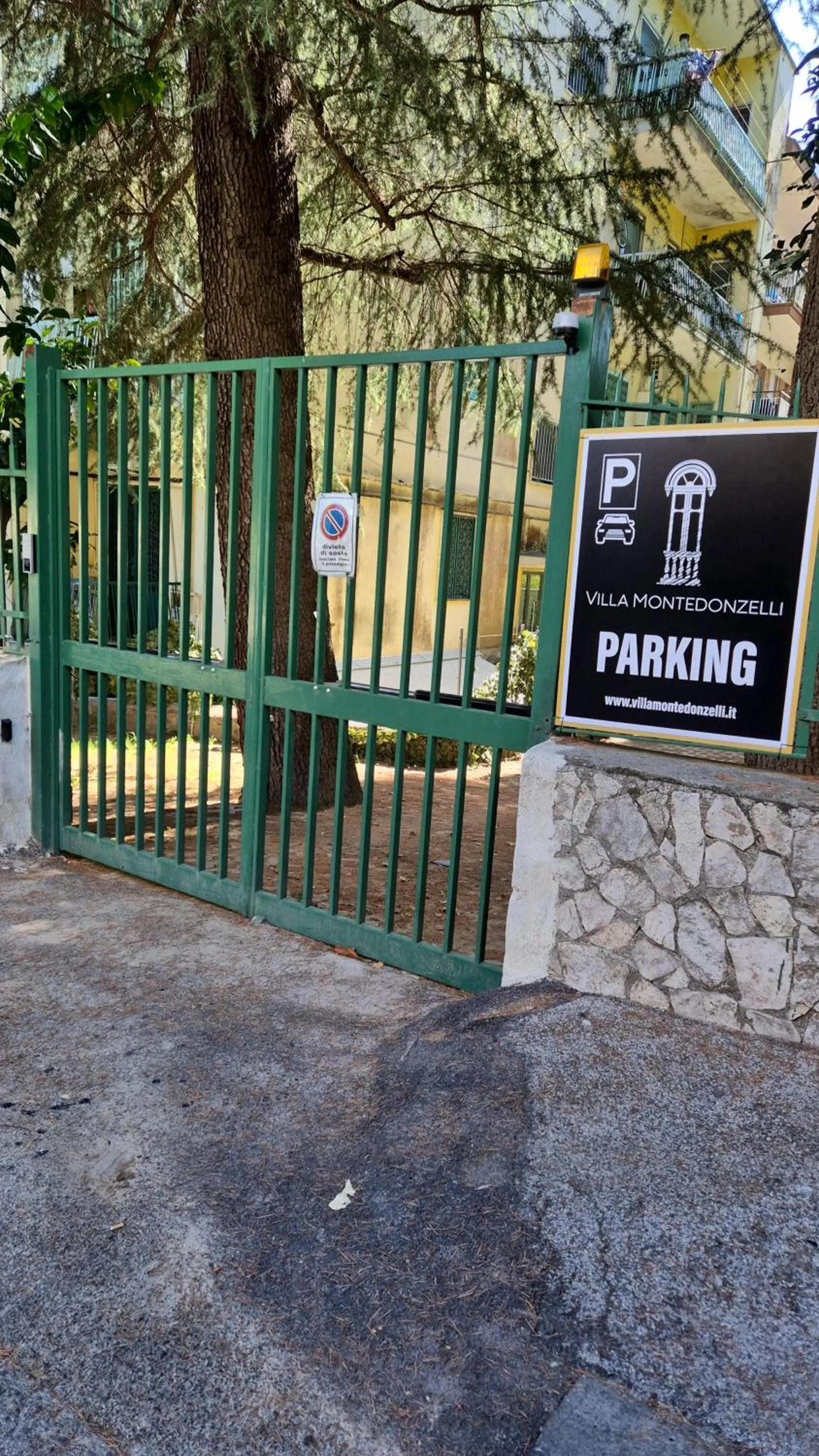 Parking in Relais Villa Montedonzelli