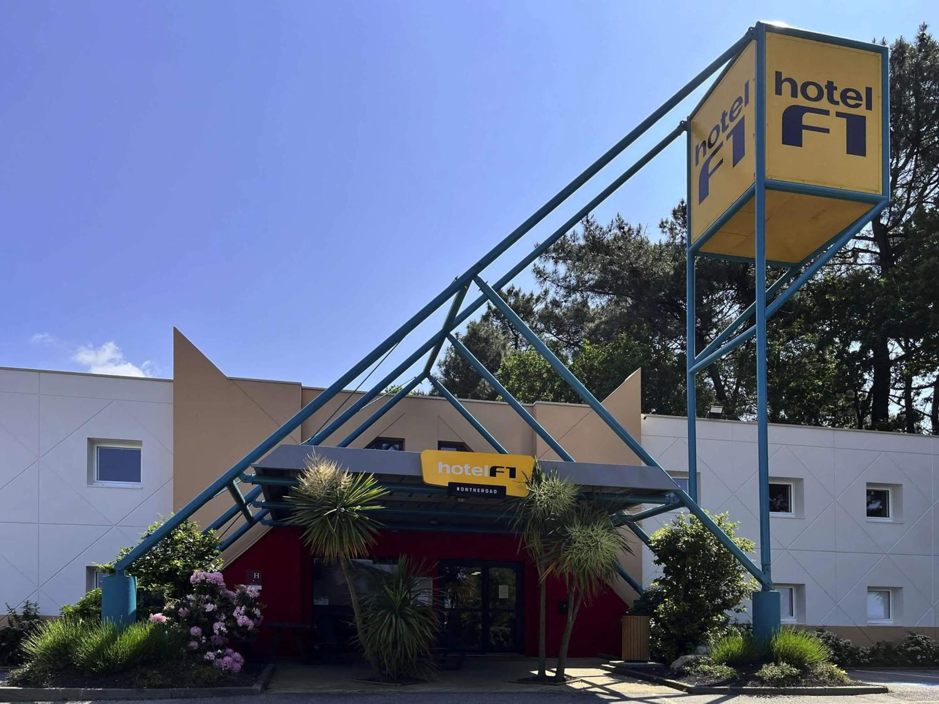 Property building in hotelF1 Lorient