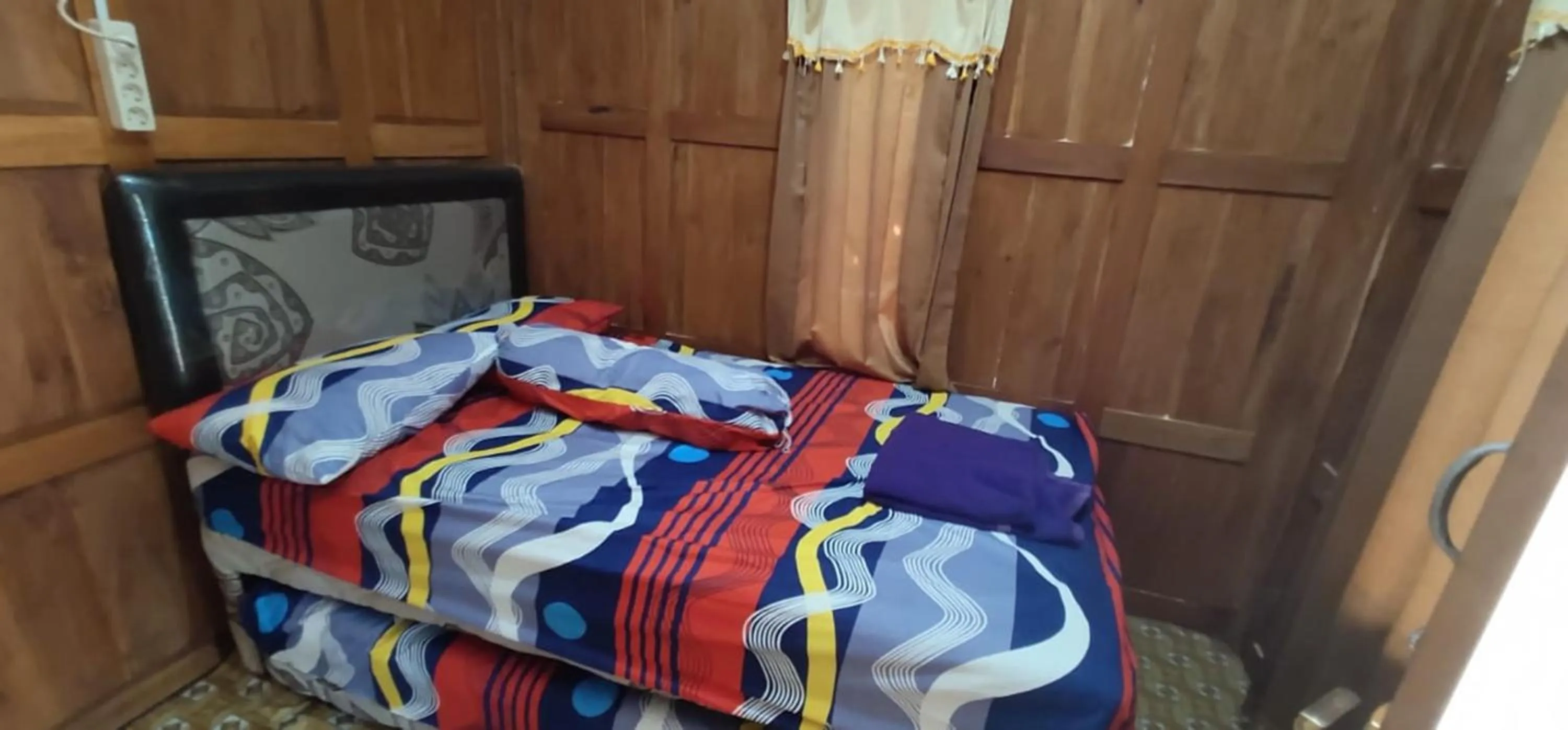 Photo of the whole room, Bed in Limasan Mbah Darmo